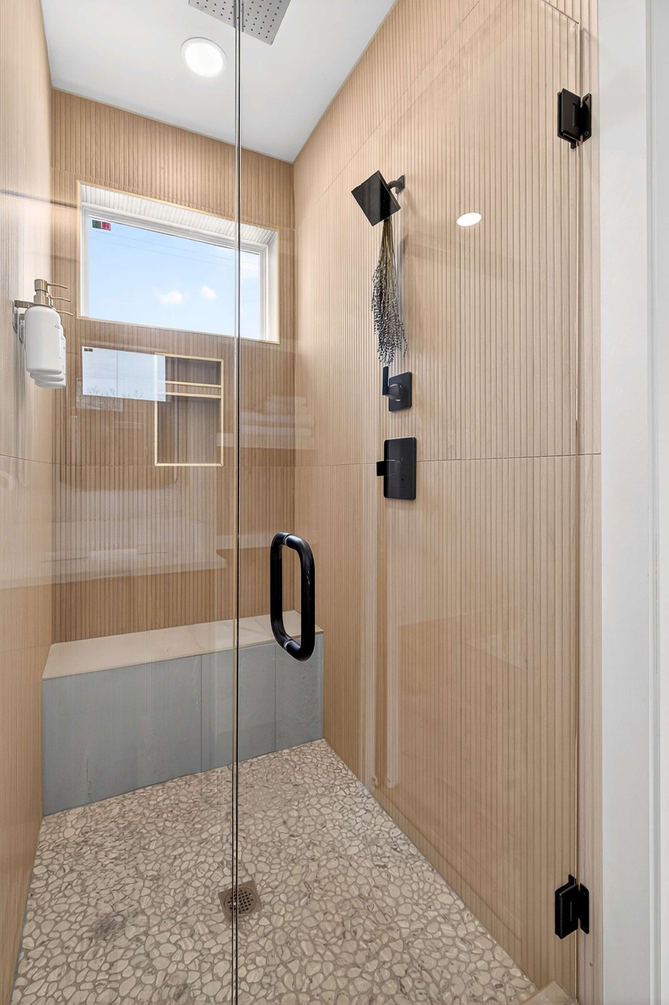 314 E Trinity Ln Unit: 1