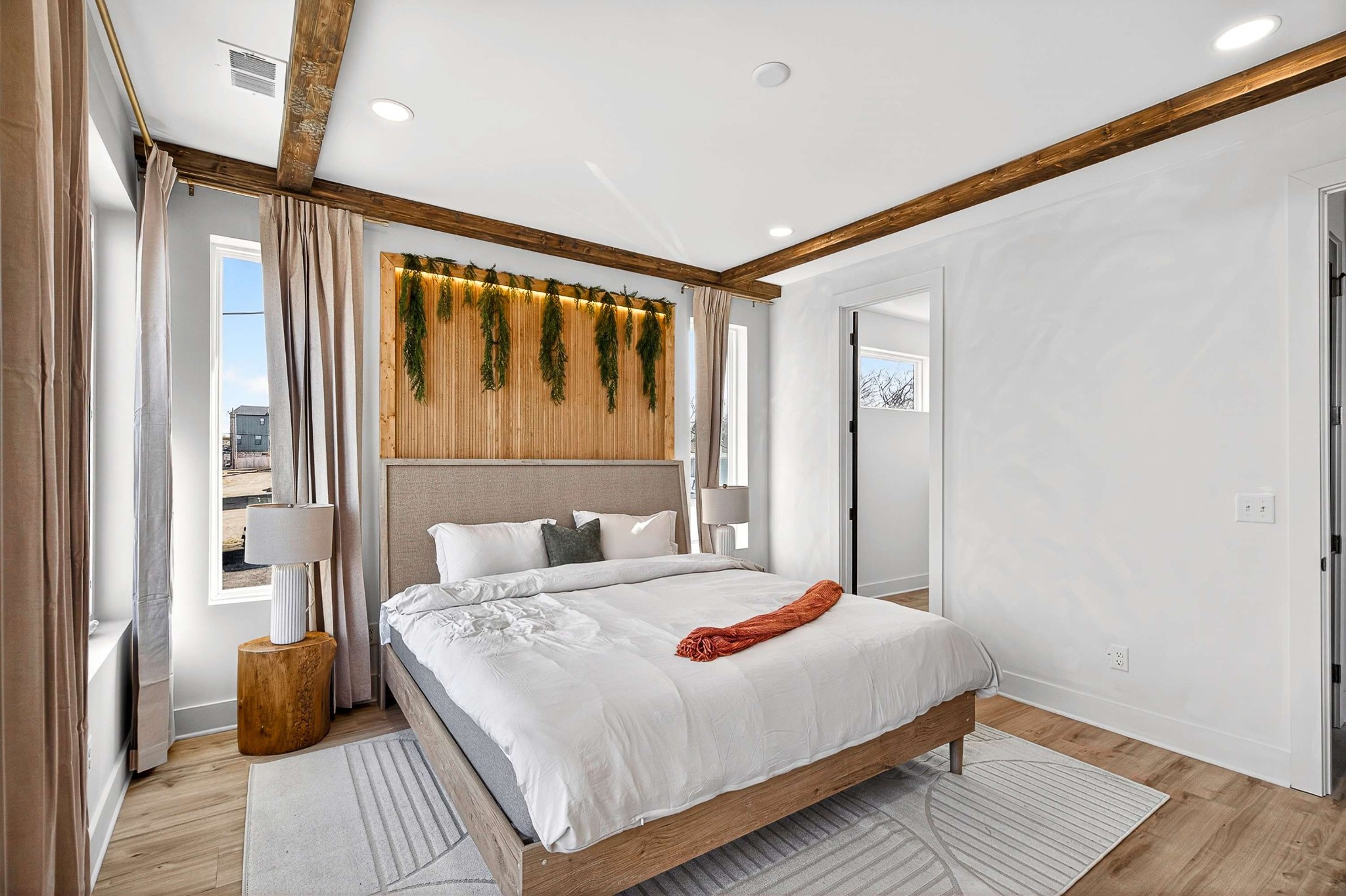 314 E Trinity Ln Unit: 1