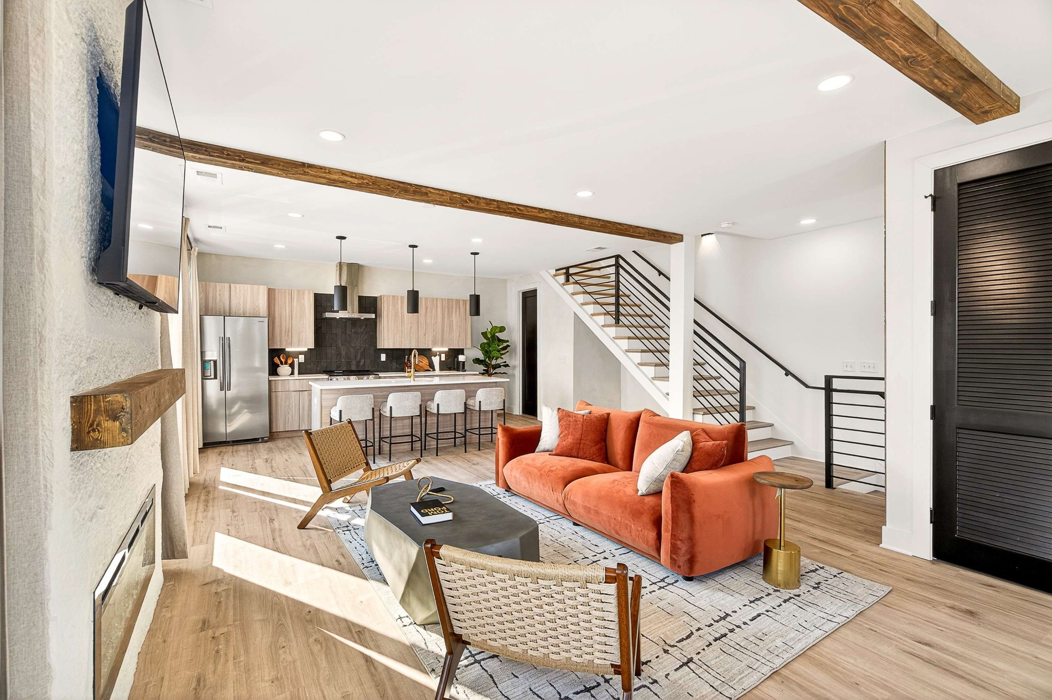 314 E Trinity Ln Unit: 1