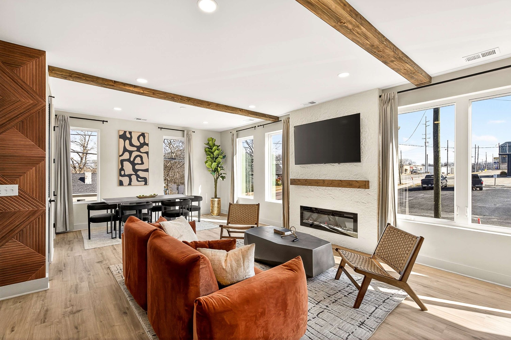 314 E Trinity Ln Unit: 1