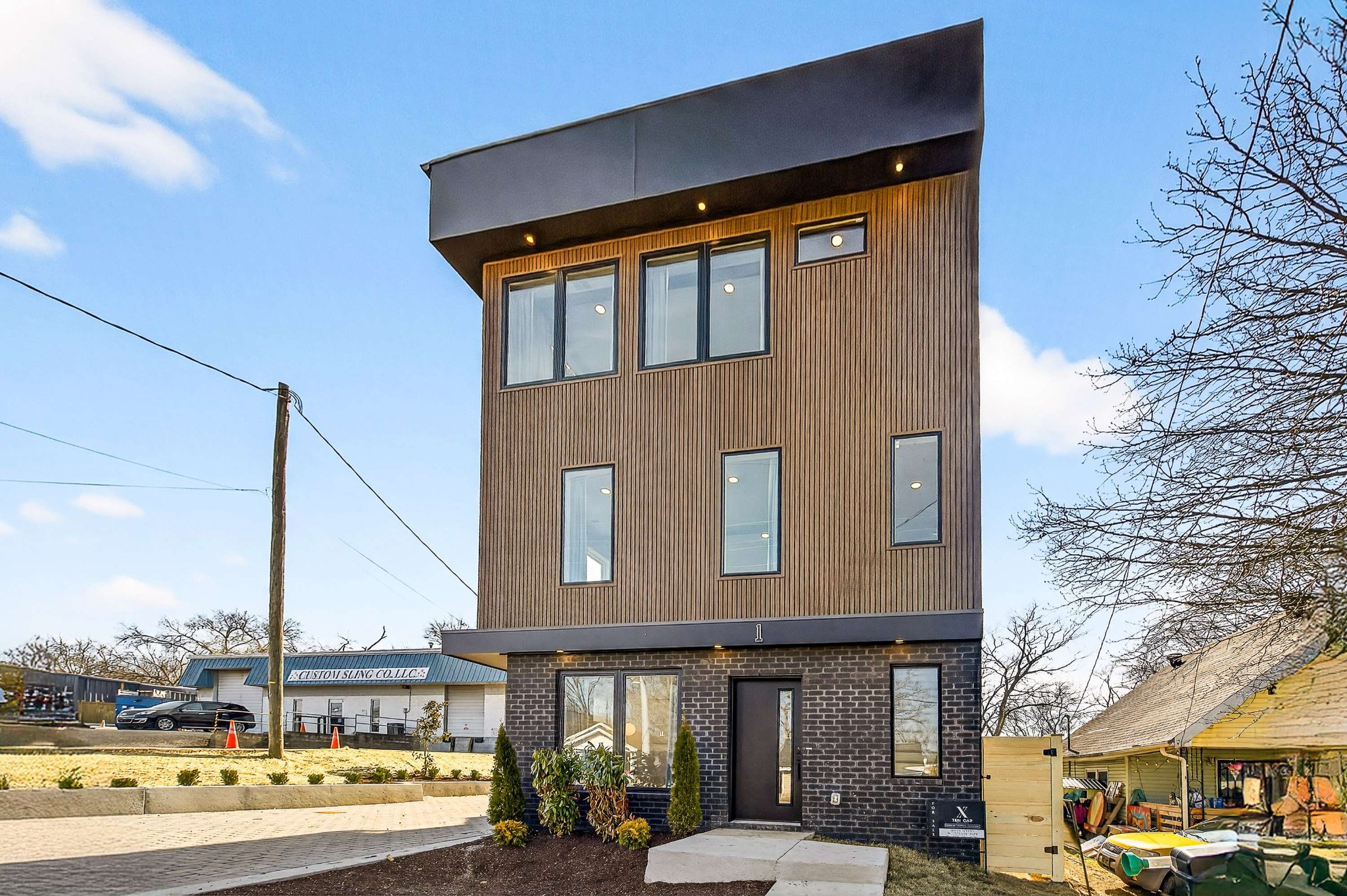 314 E Trinity Ln Unit: 1