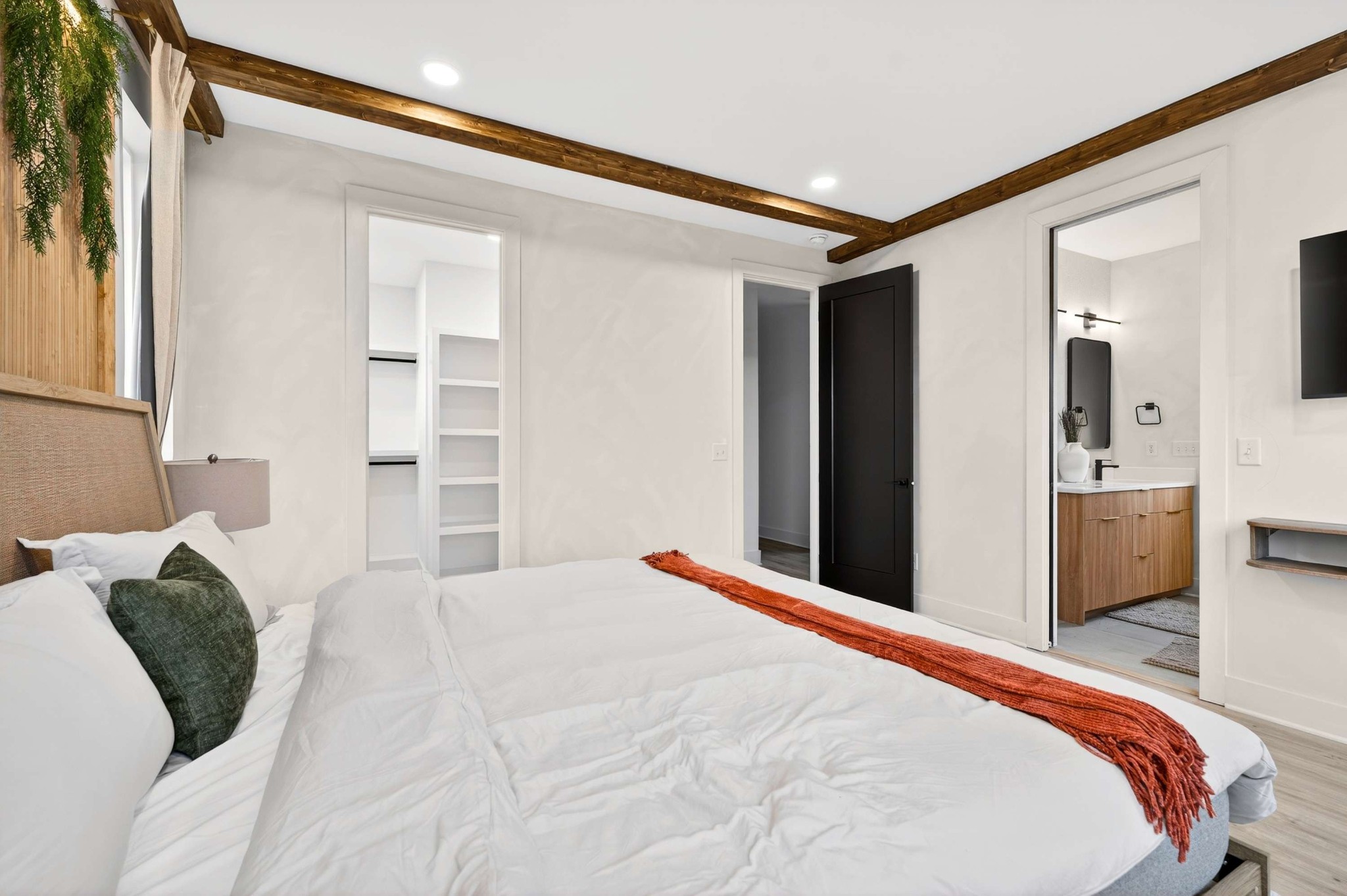 314 E Trinity Ln Unit: 1