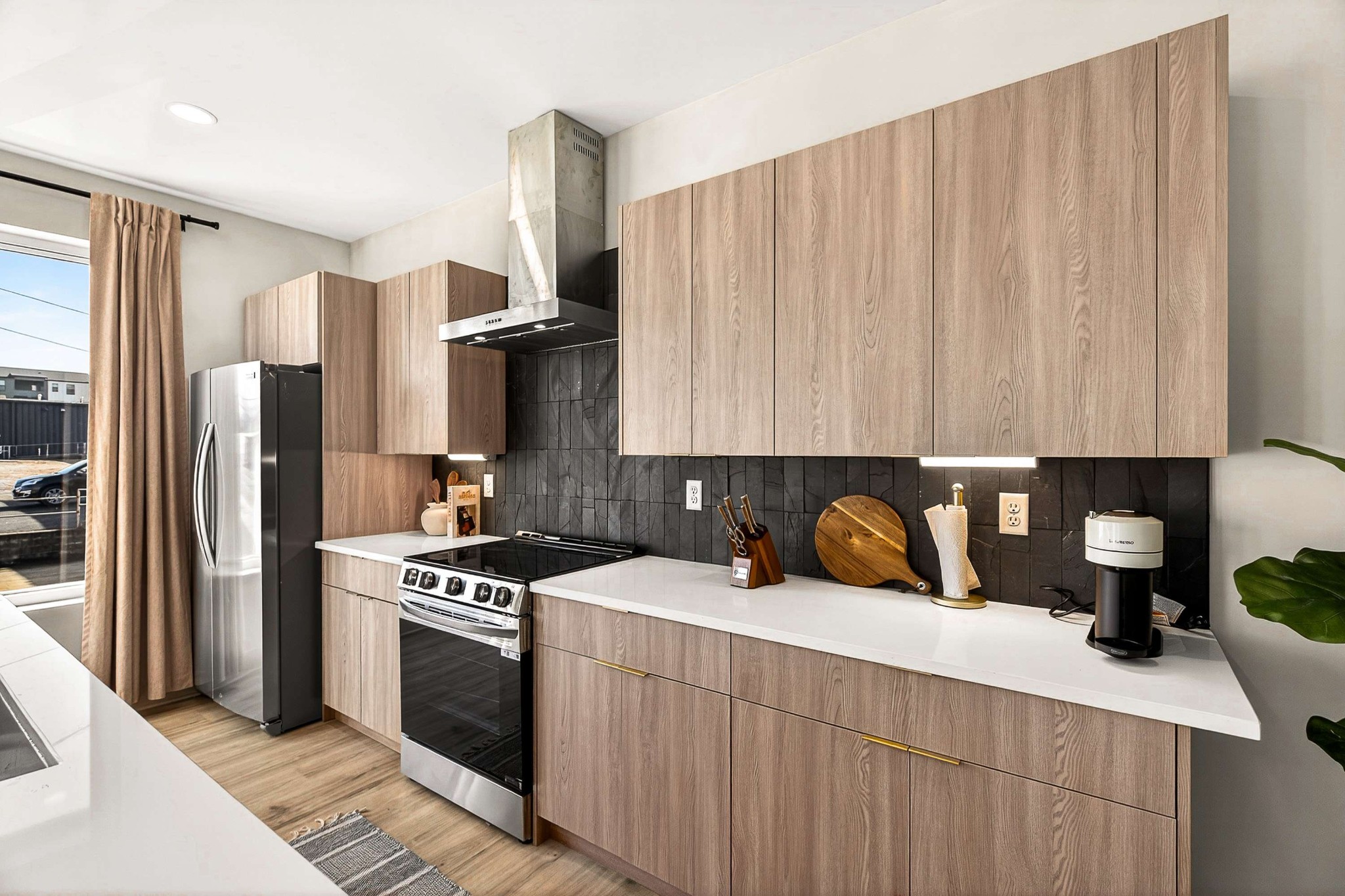 314 E Trinity Ln Unit: 1