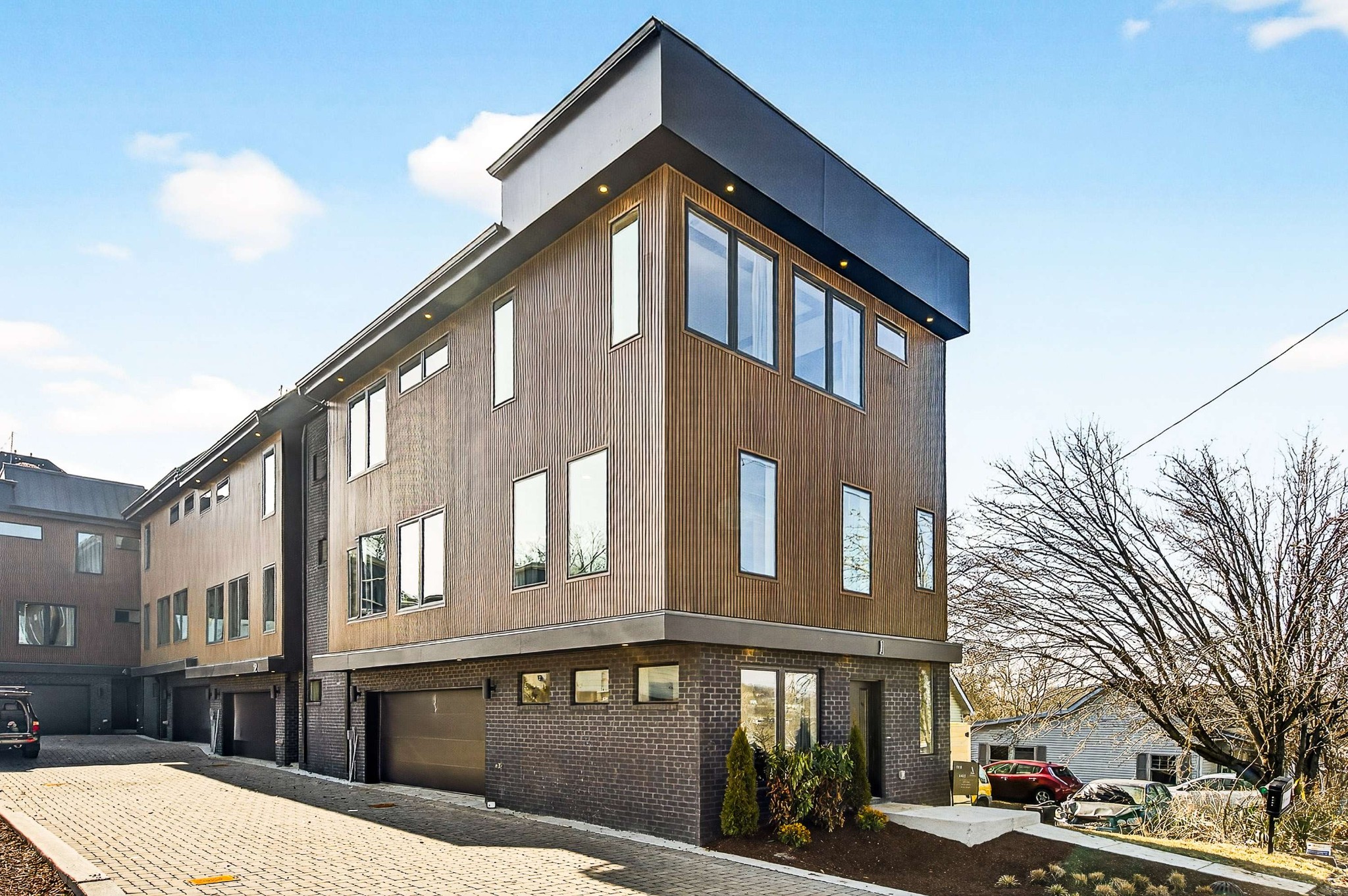 314 E Trinity Ln Unit: 1