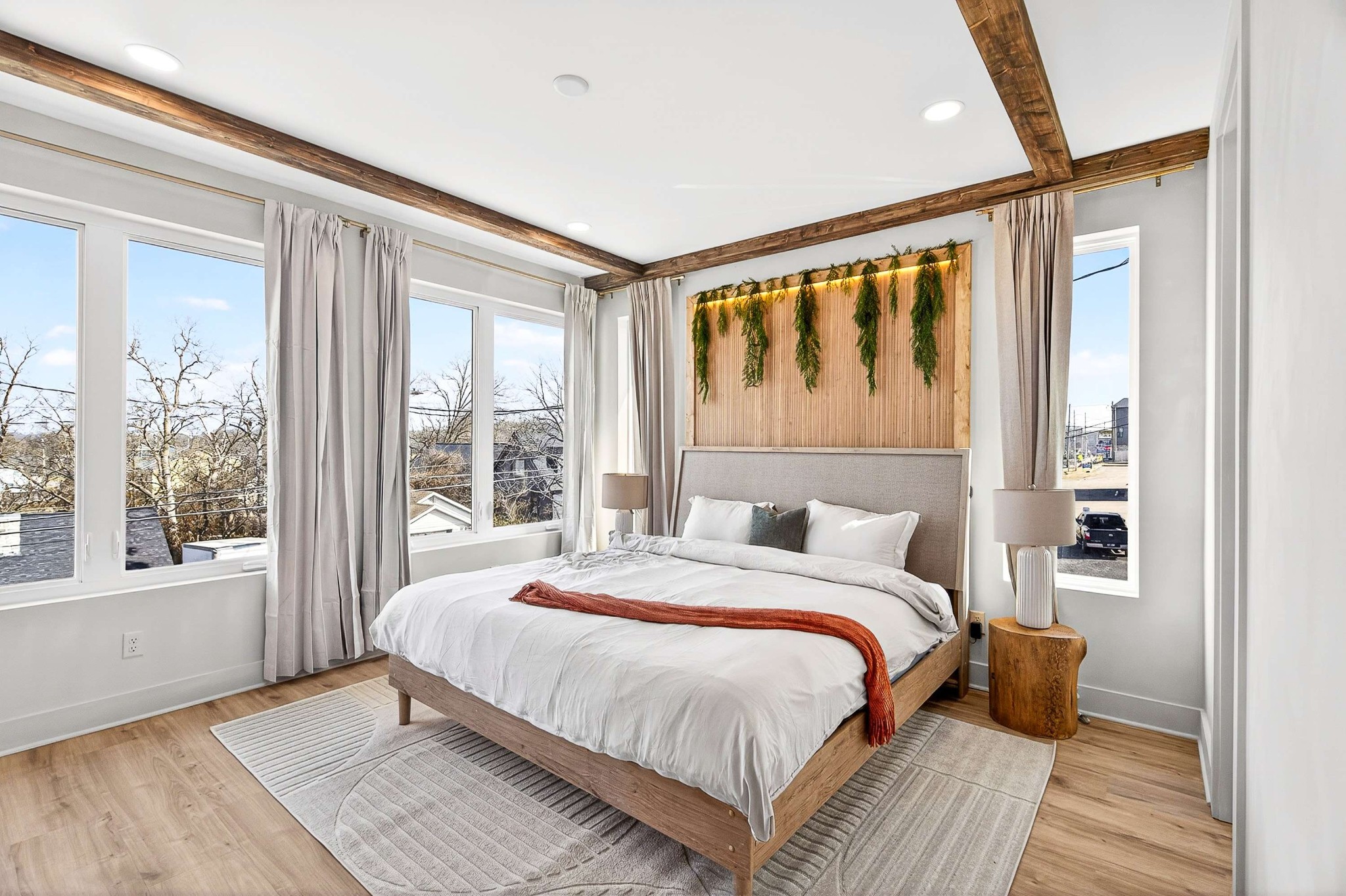 314 E Trinity Ln Unit: 1