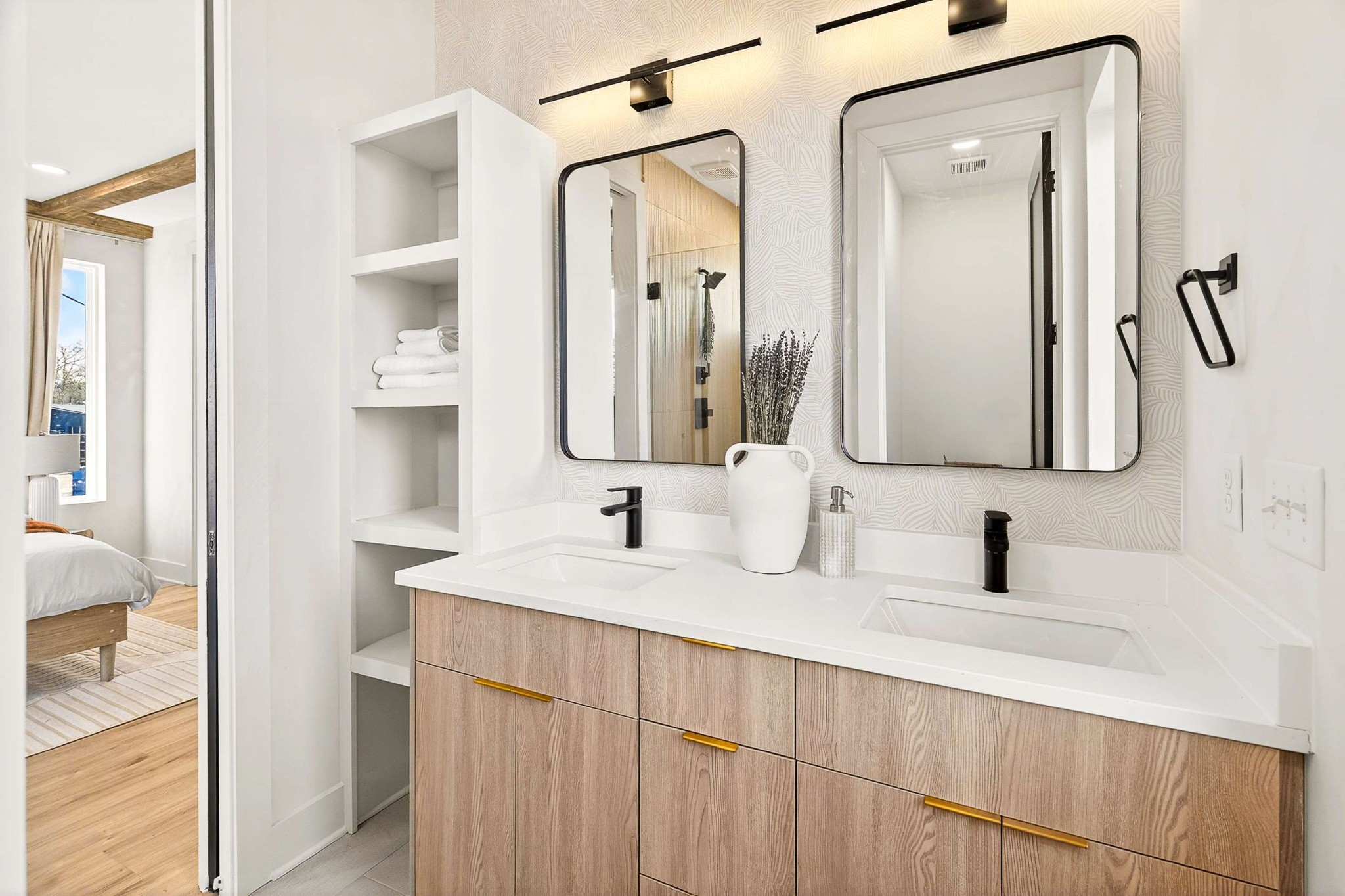 314 E Trinity Ln Unit: 1