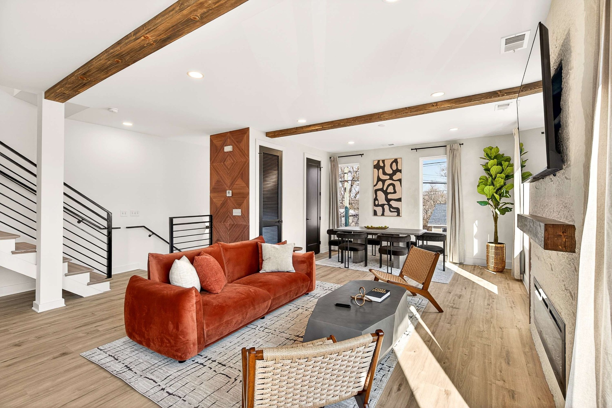 314 E Trinity Ln Unit: 1