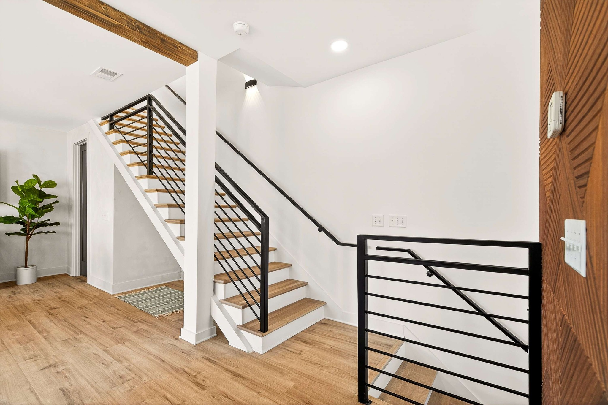 314 E Trinity Ln Unit: 1