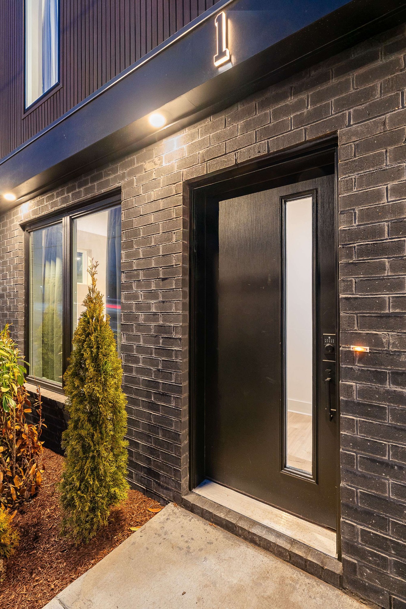 314 E Trinity Ln Unit: 1