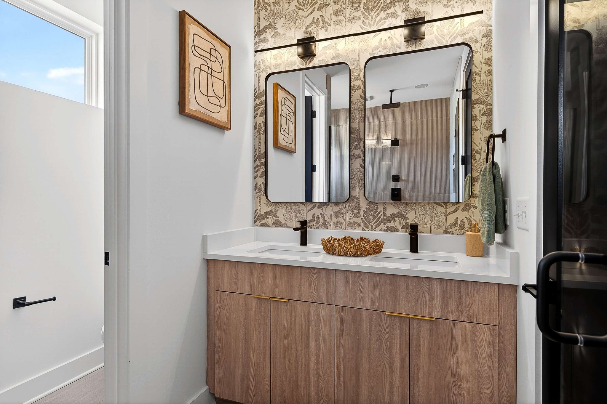 314 E Trinity Ln Unit: 3
