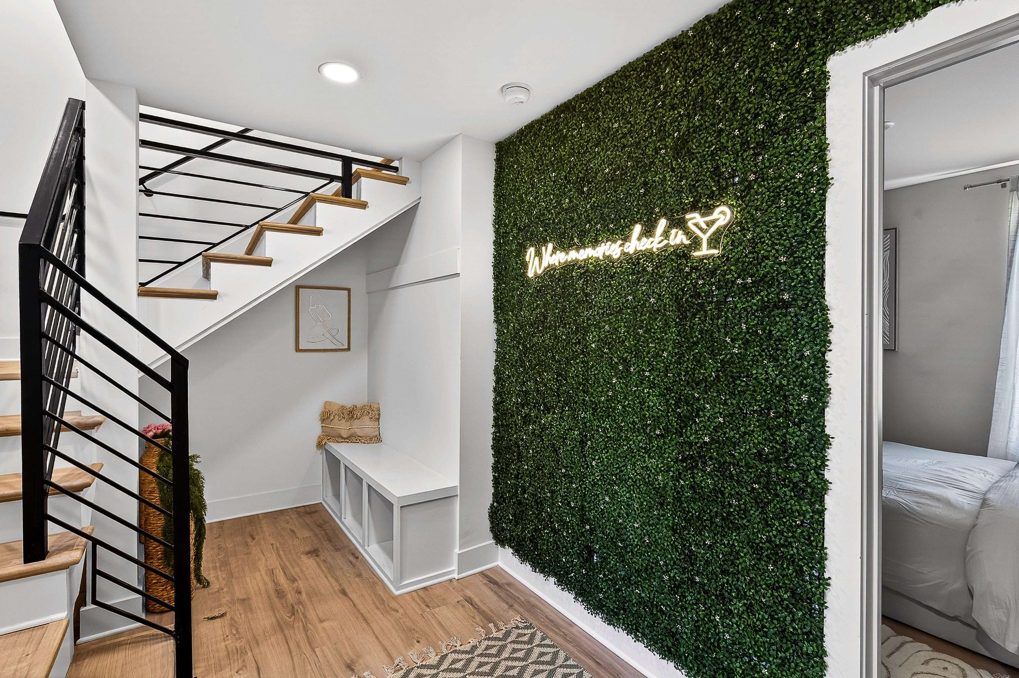 314 E Trinity Ln Unit: 3