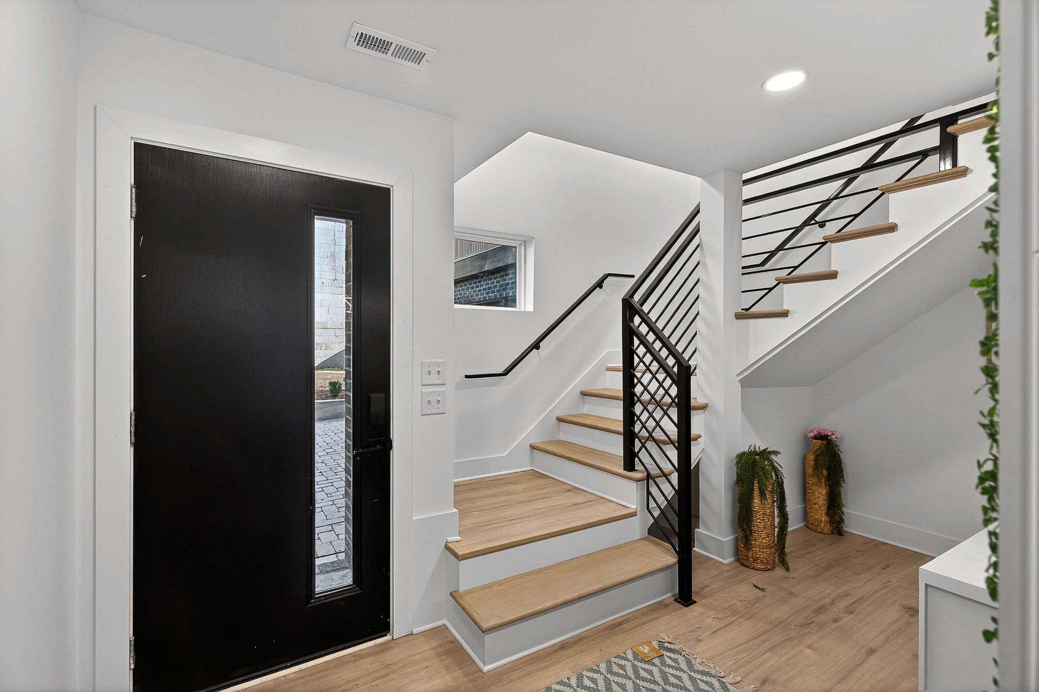 314 E Trinity Ln Unit: 3
