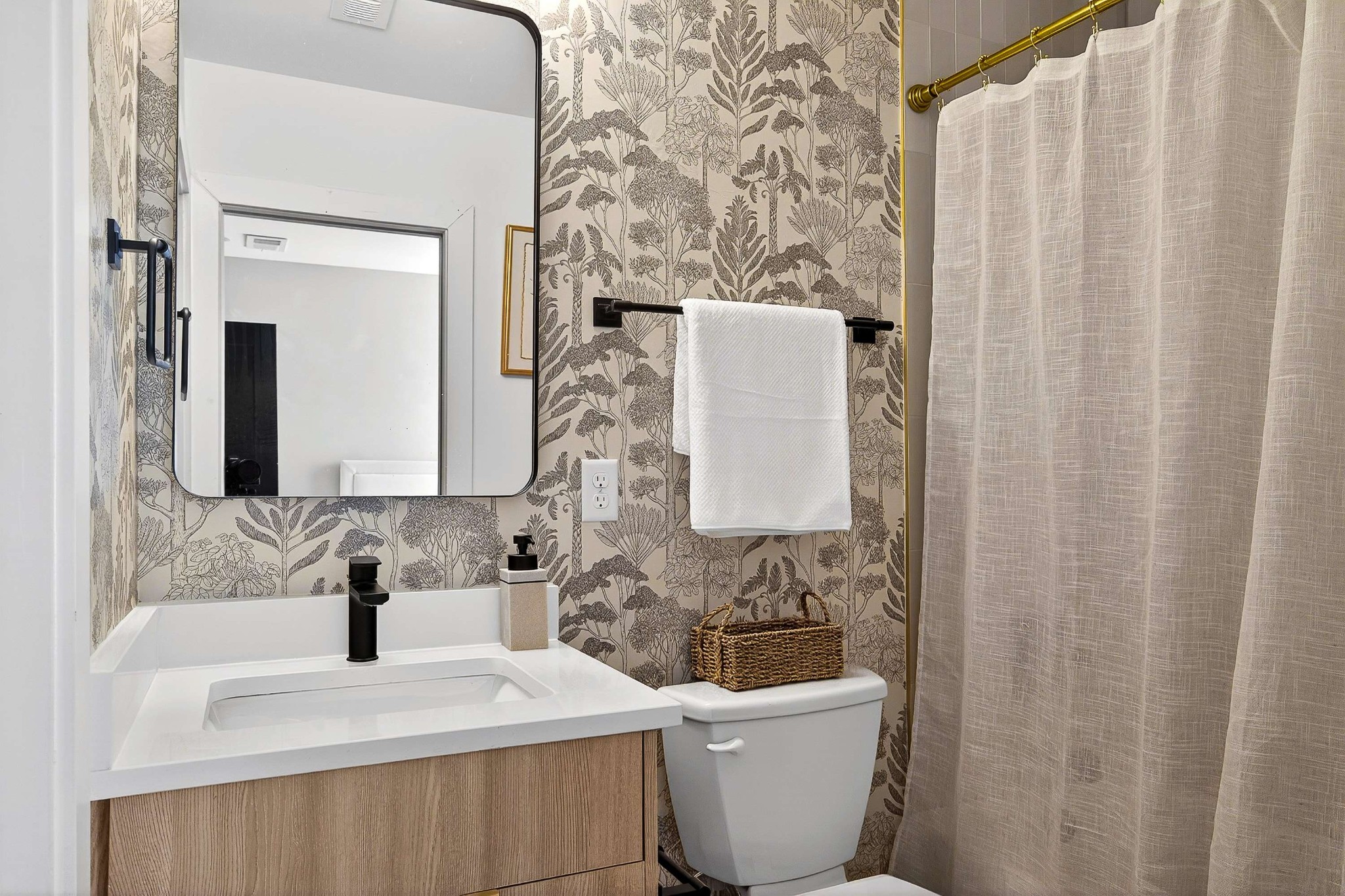 314 E Trinity Ln Unit: 3