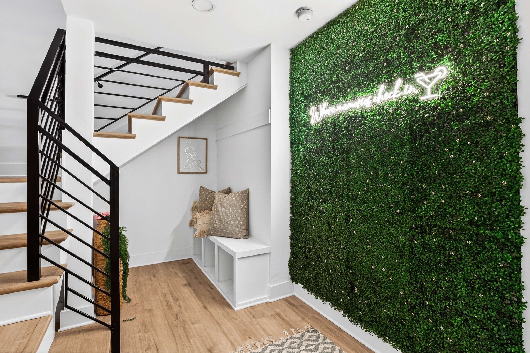 314 E Trinity Ln Unit: 3