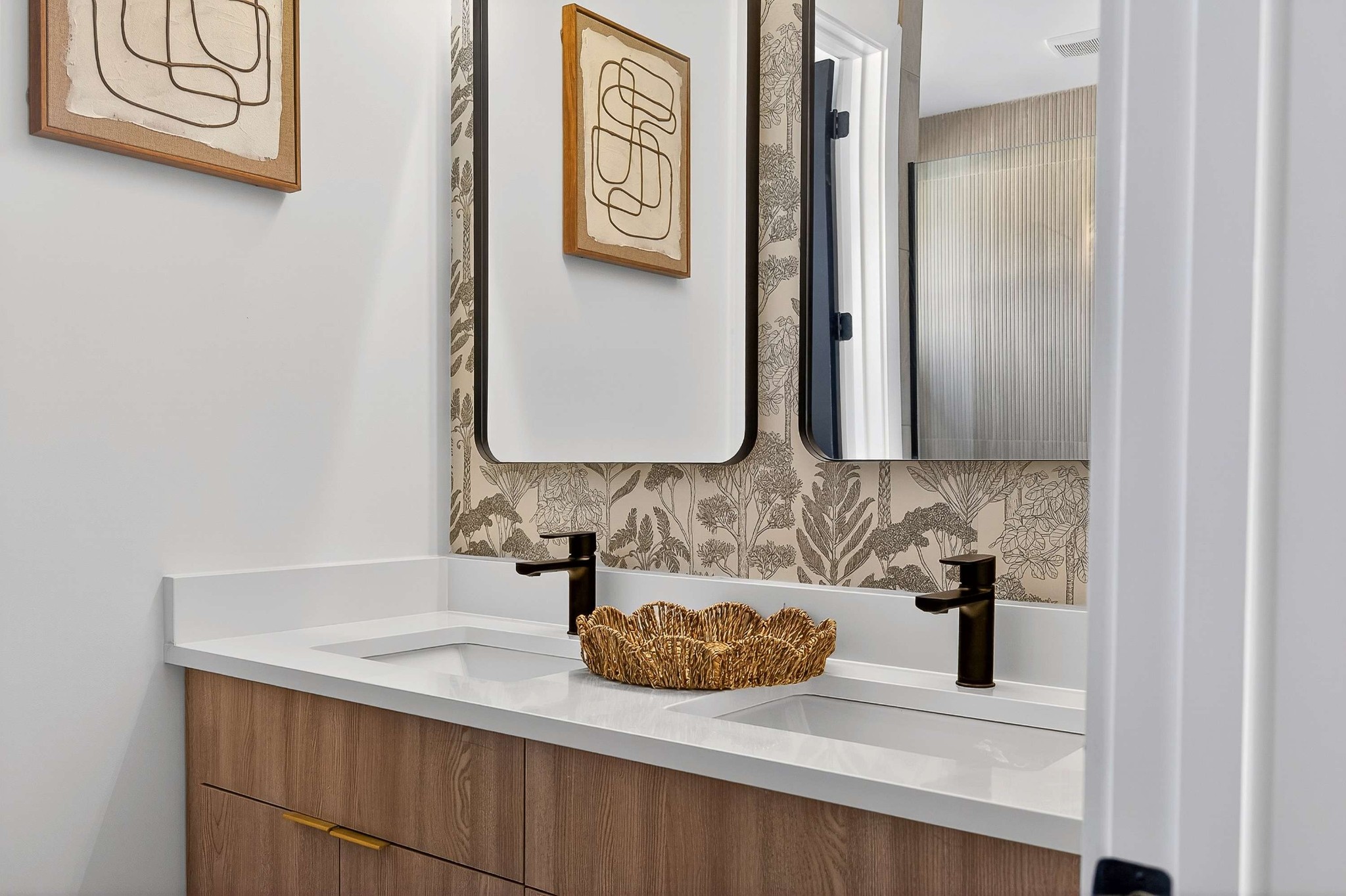 314 E Trinity Ln Unit: 3