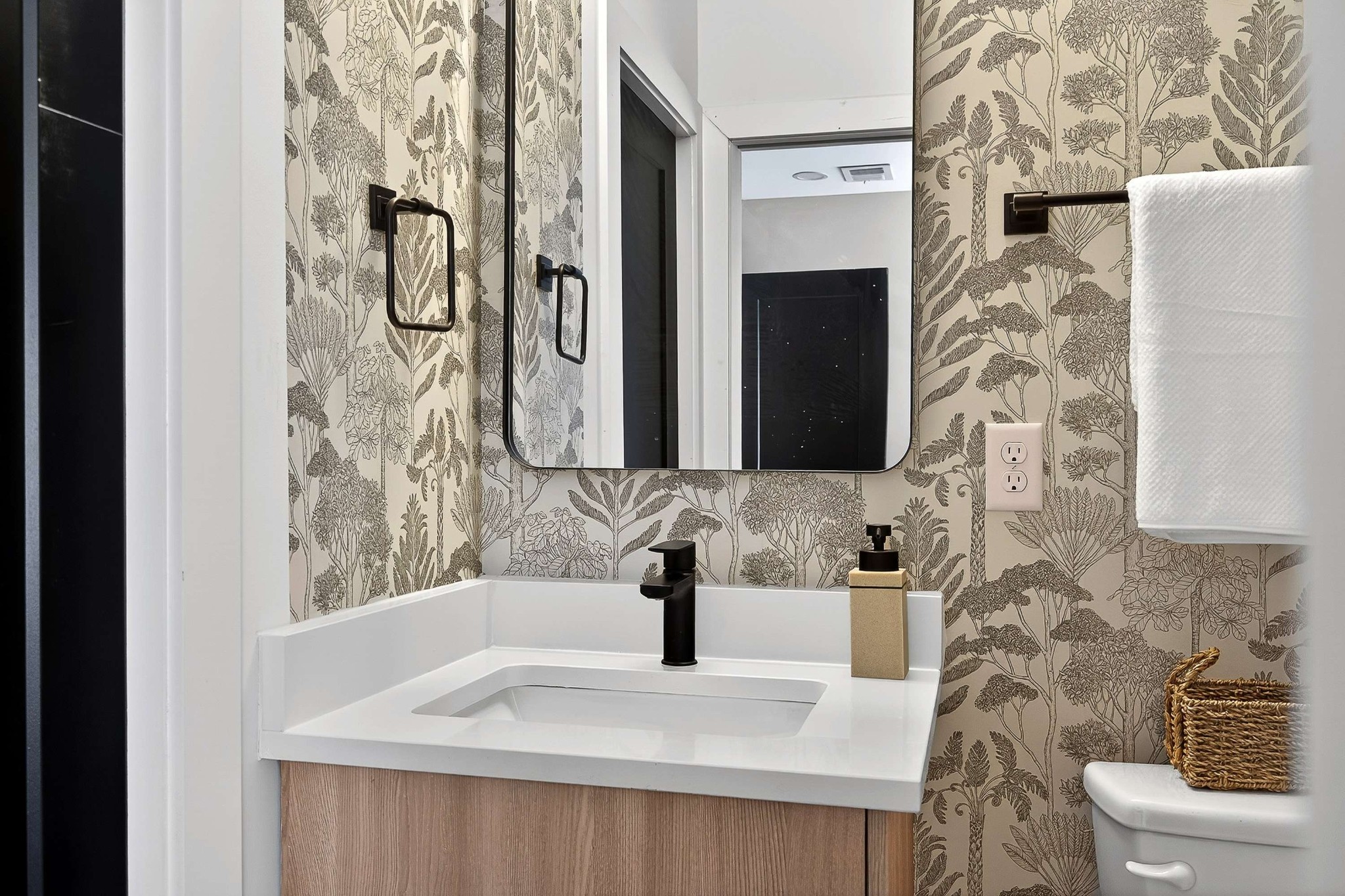314 E Trinity Ln Unit: 3