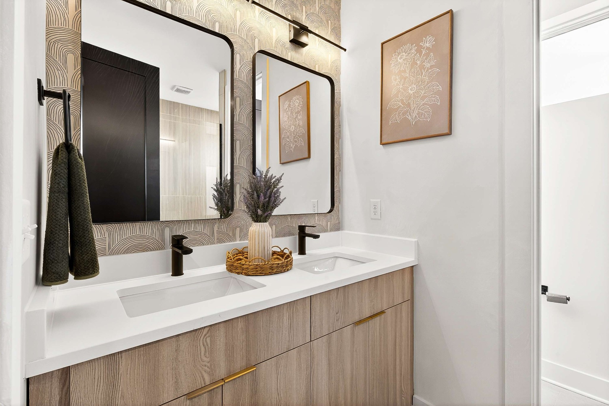 314 E Trinity Ln Unit: 2