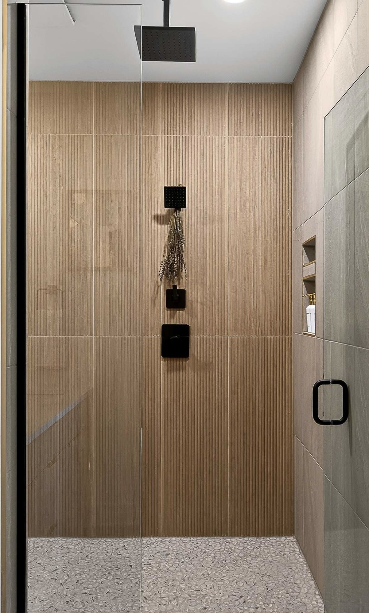 314 E Trinity Ln Unit: 2