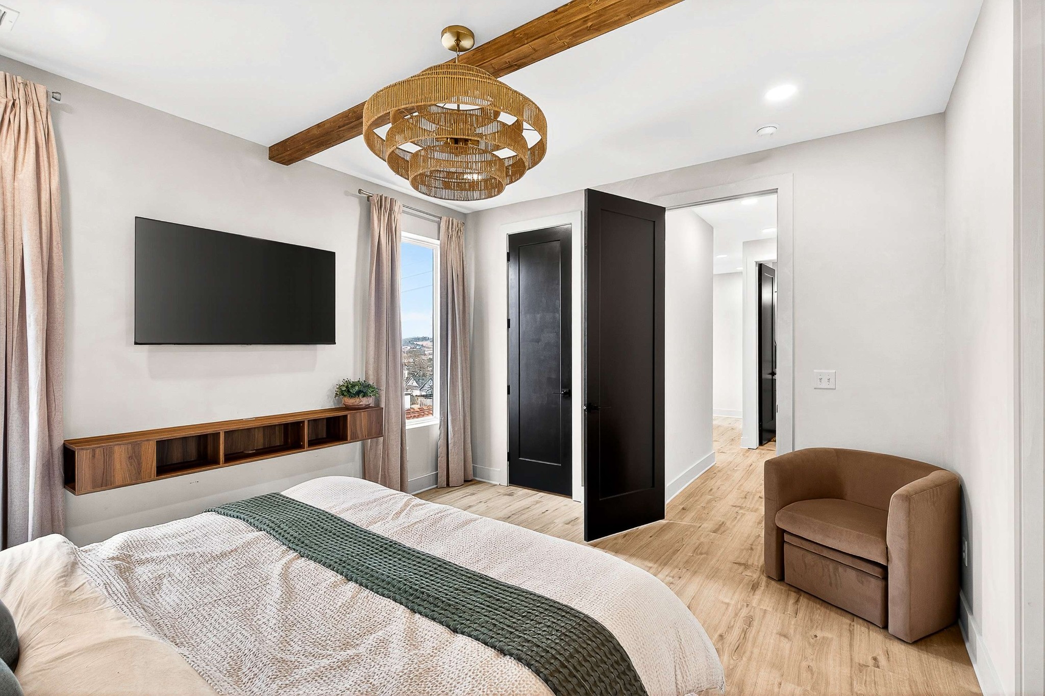 314 E Trinity Ln Unit: 2