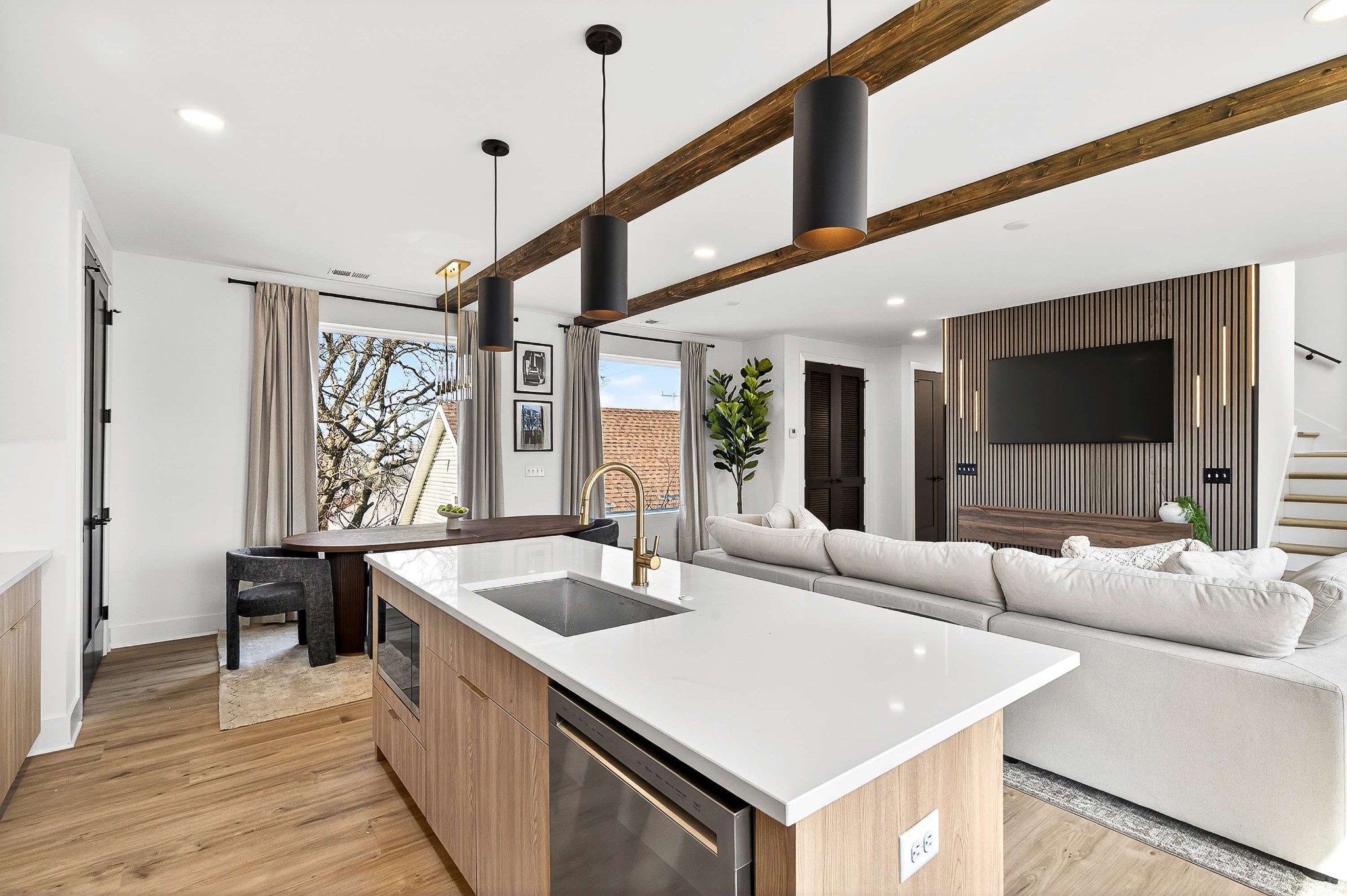 314 E Trinity Ln Unit: 2