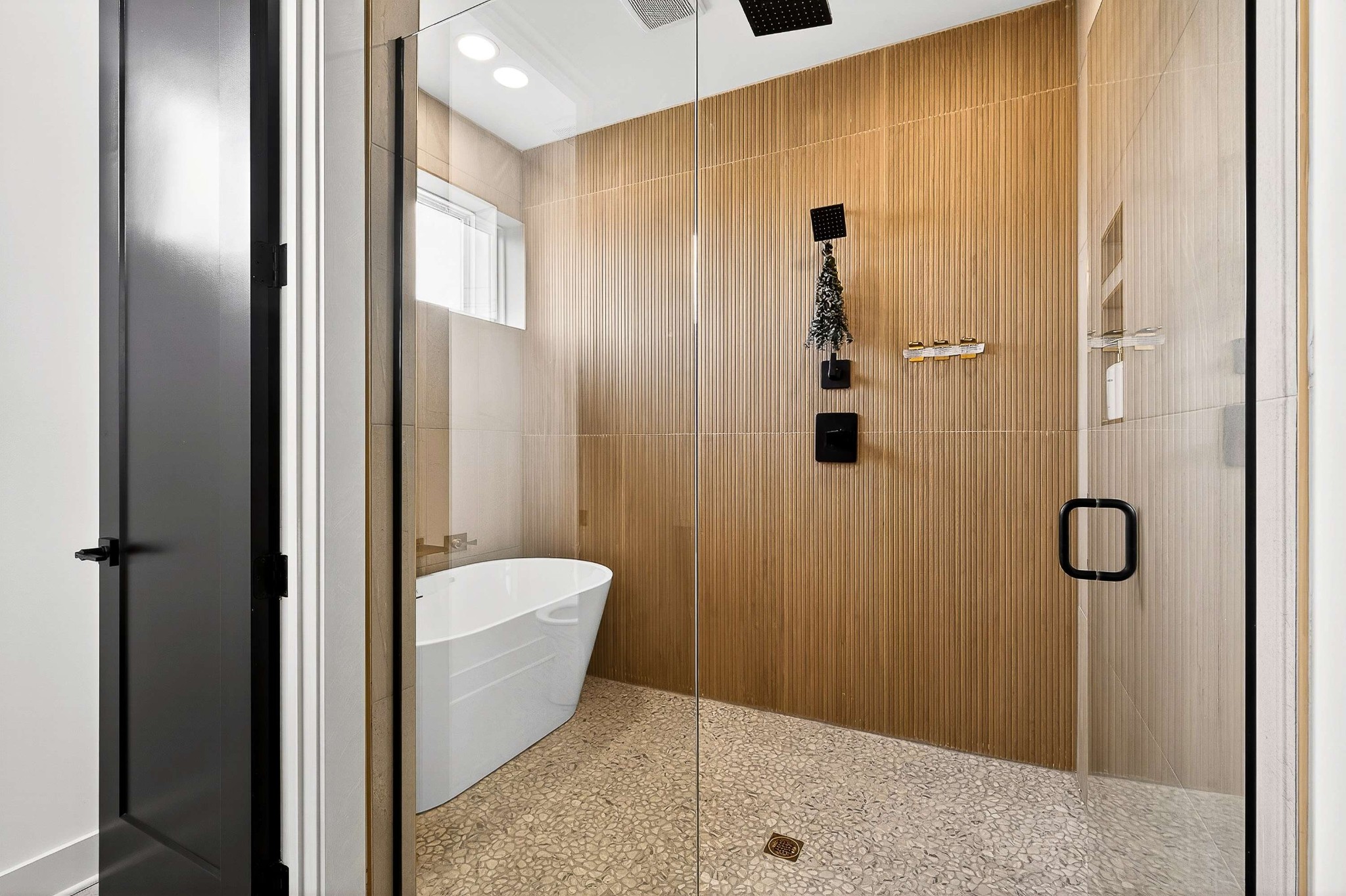 314 E Trinity Ln Unit: 2