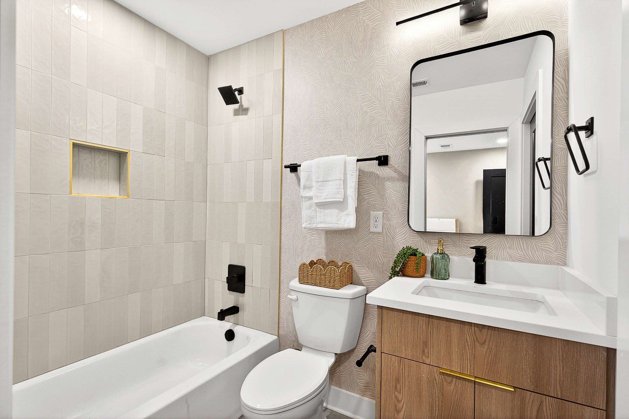 314 E Trinity Ln Unit: 2