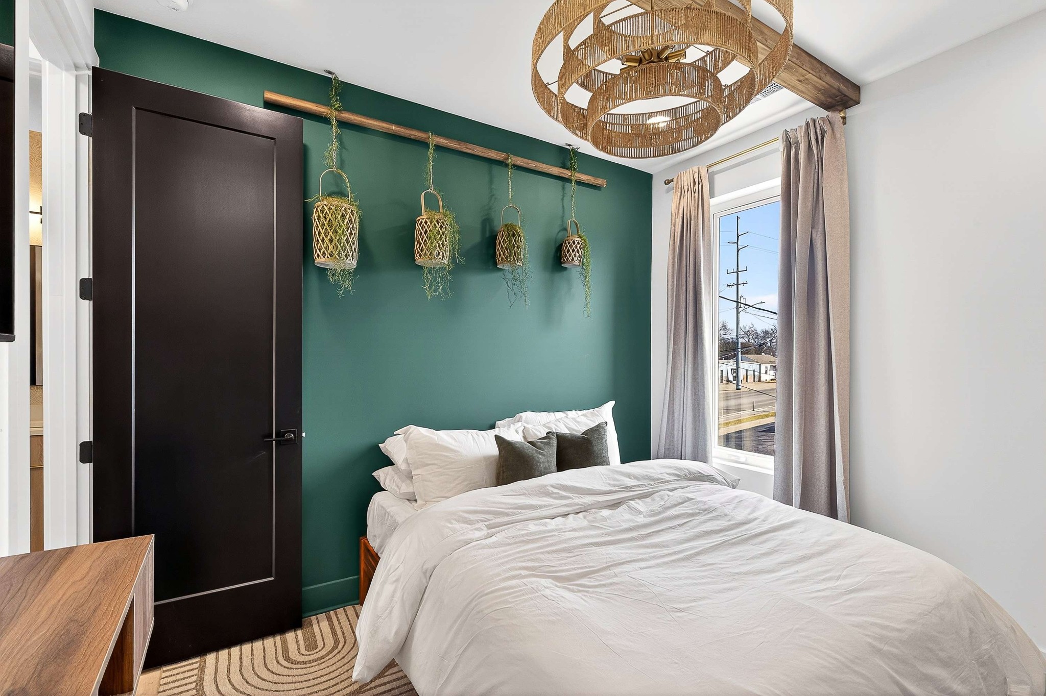 314 E Trinity Ln Unit: 2