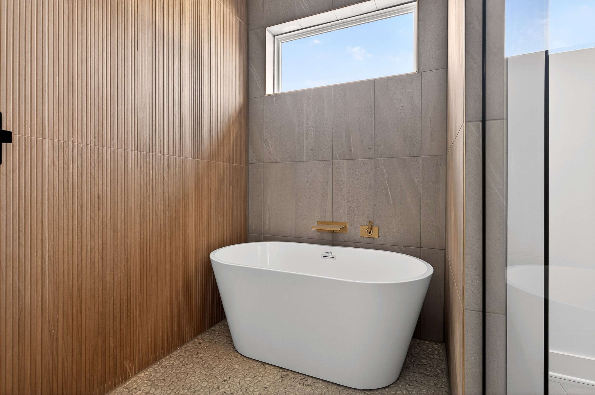 314 E Trinity Ln Unit: 2