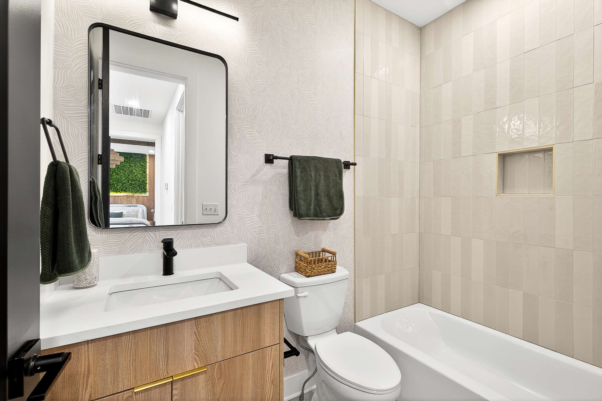 314 E Trinity Ln Unit: 2