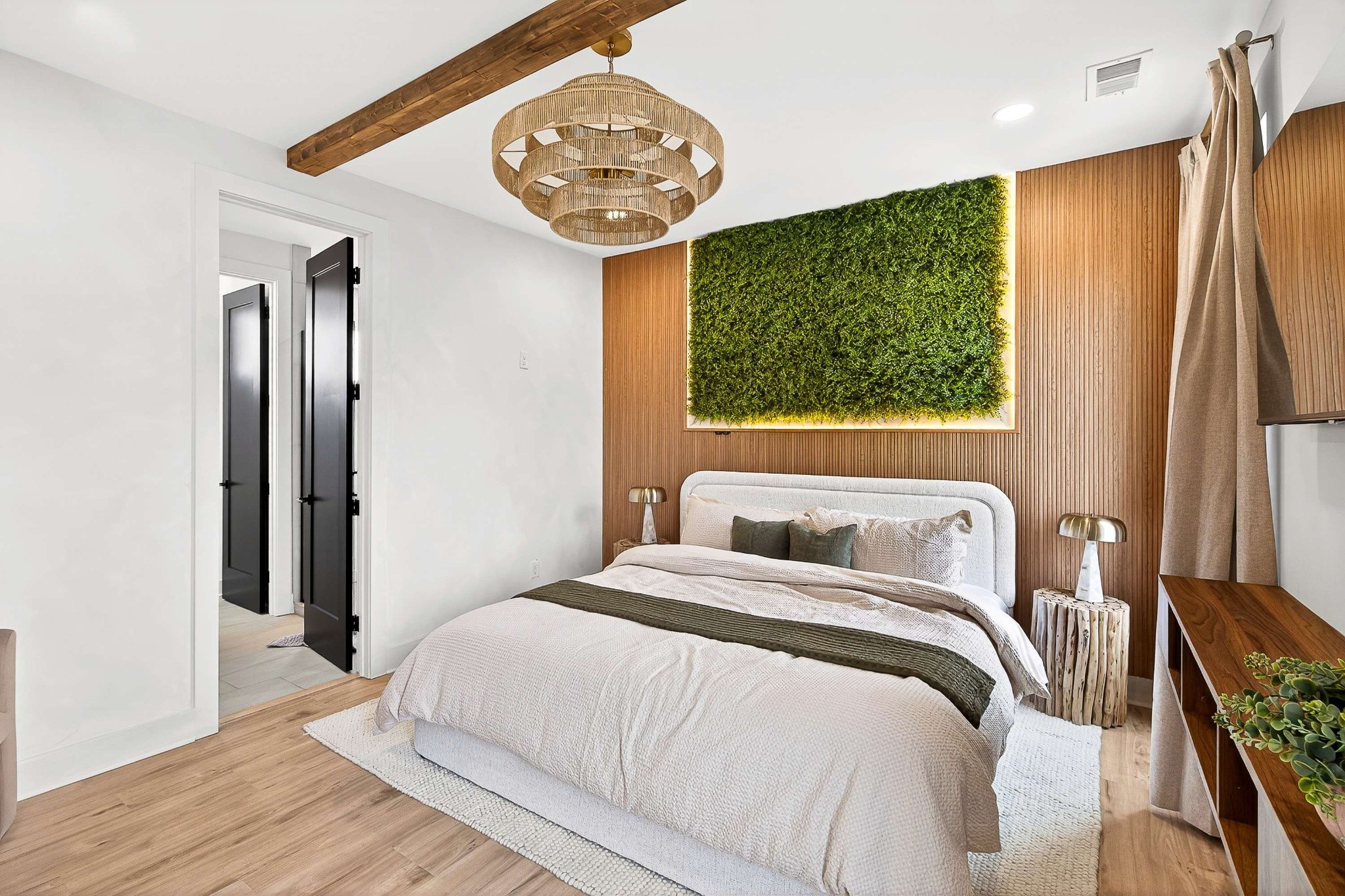 314 E Trinity Ln Unit: 2