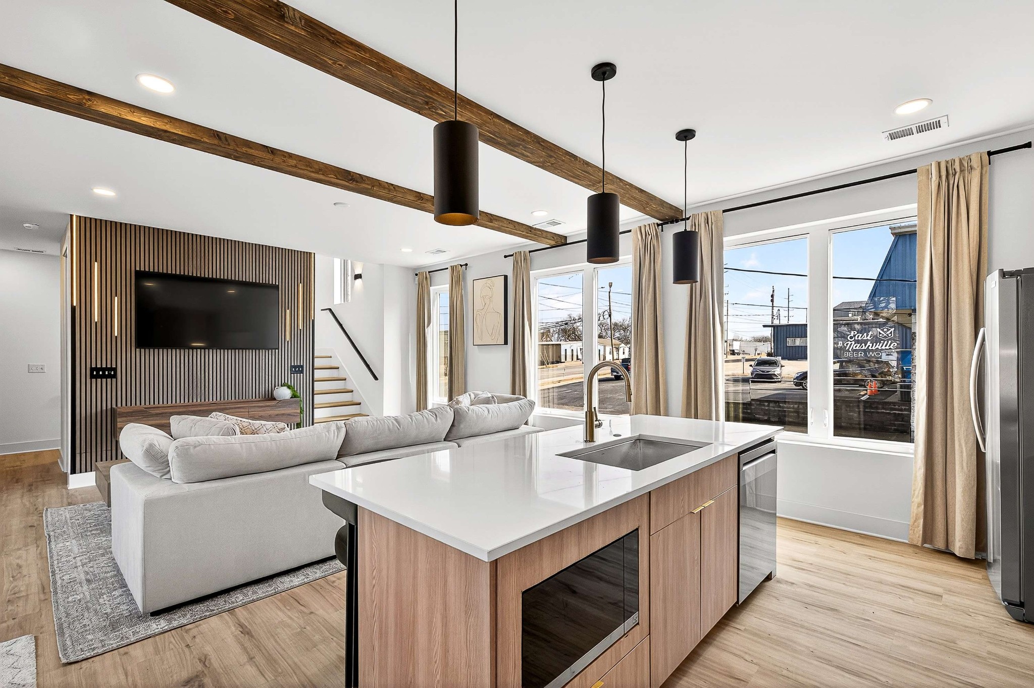 314 E Trinity Ln Unit: 2