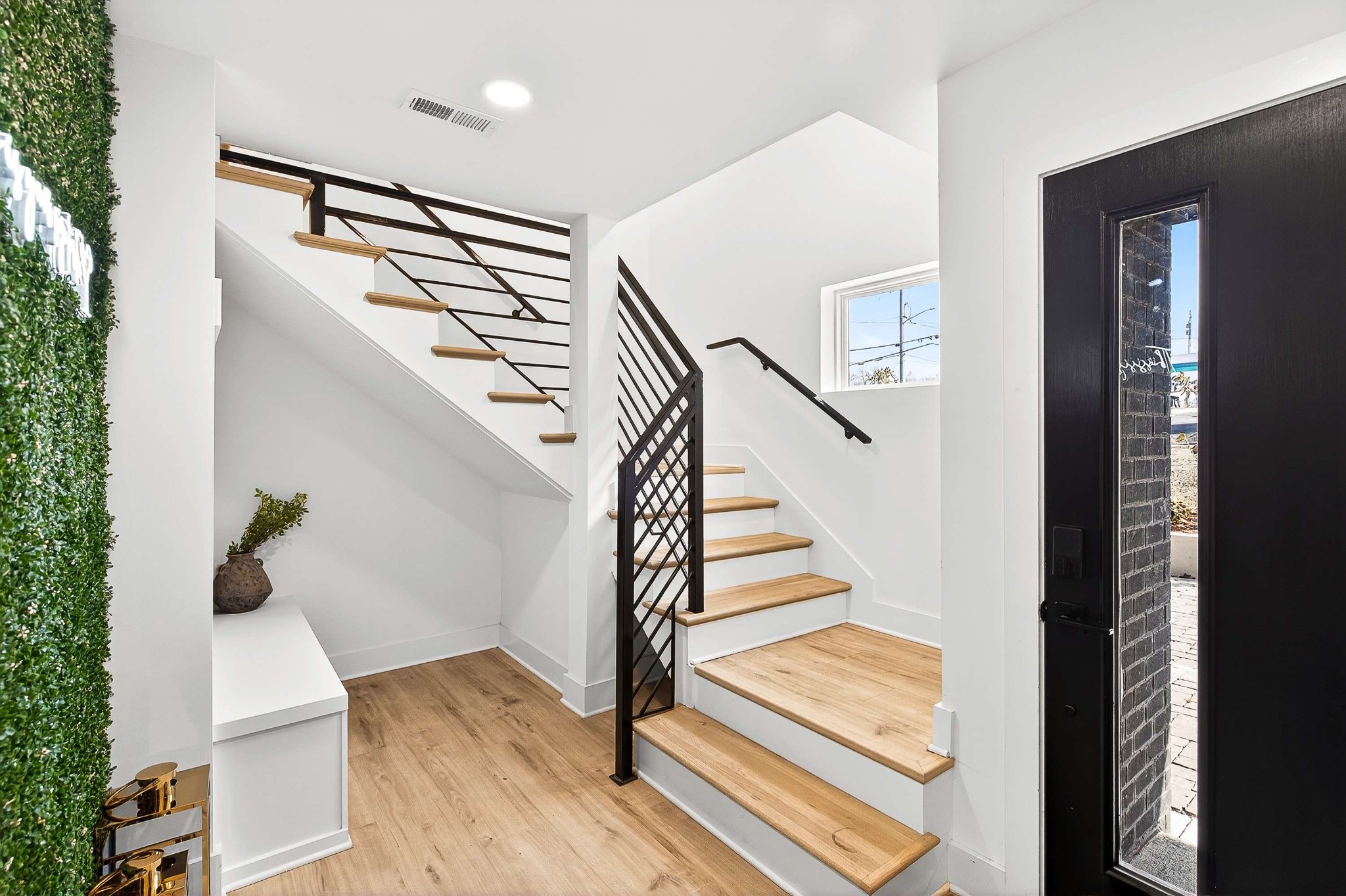 314 E Trinity Ln Unit: 2