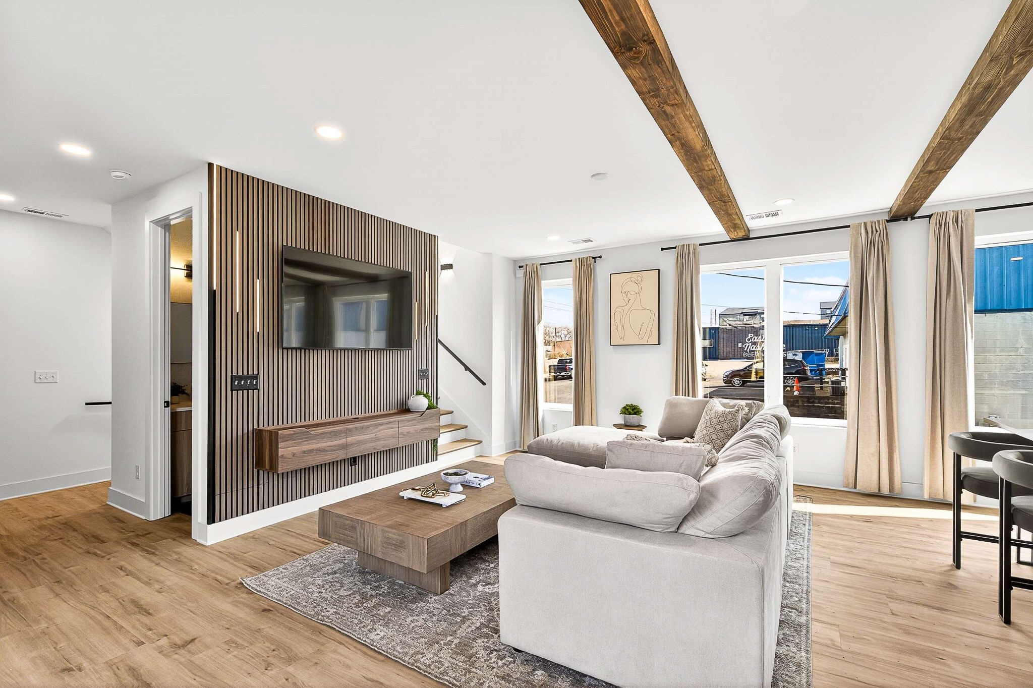 314 E Trinity Ln Unit: 2