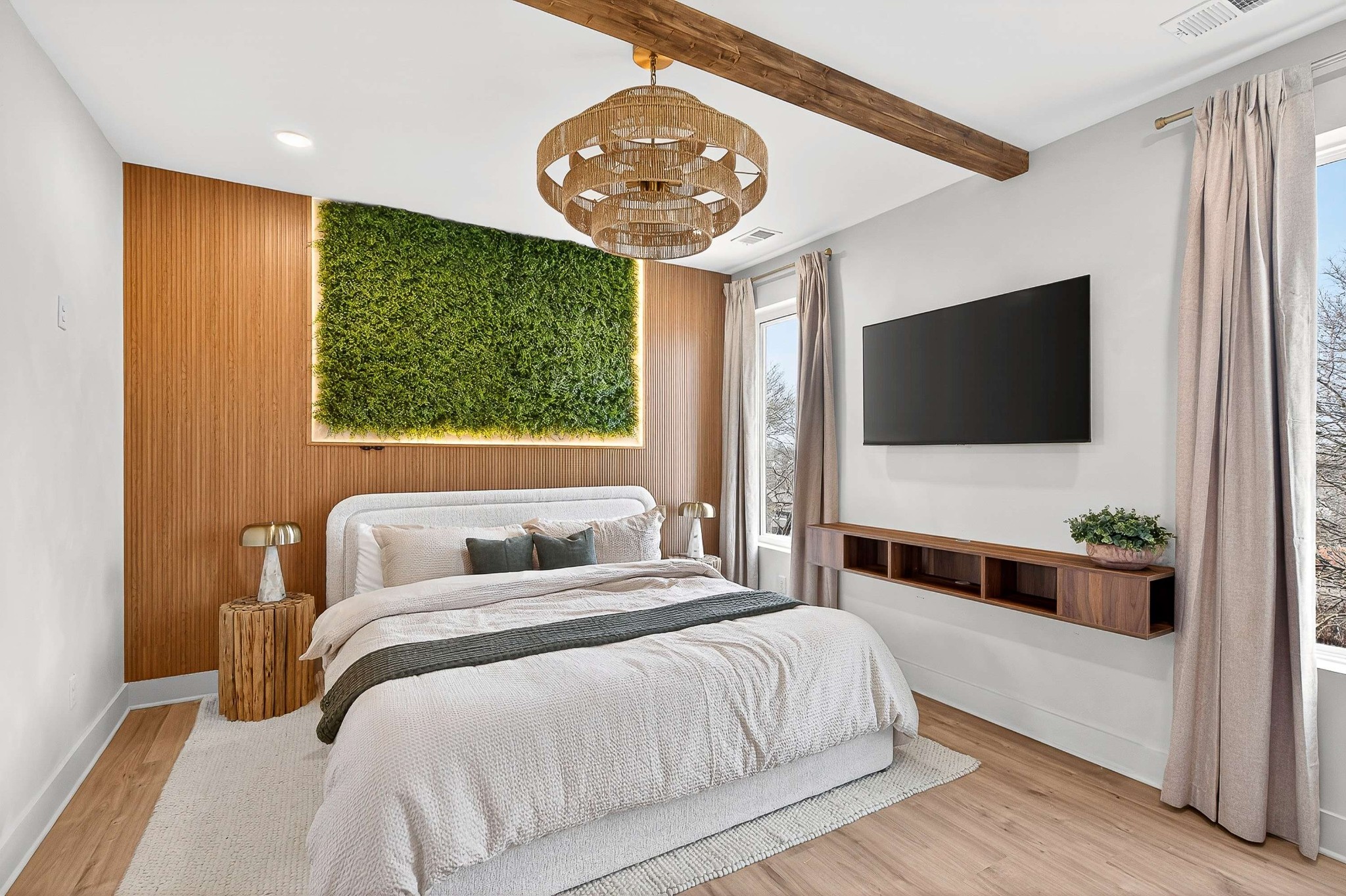 314 E Trinity Ln Unit: 2