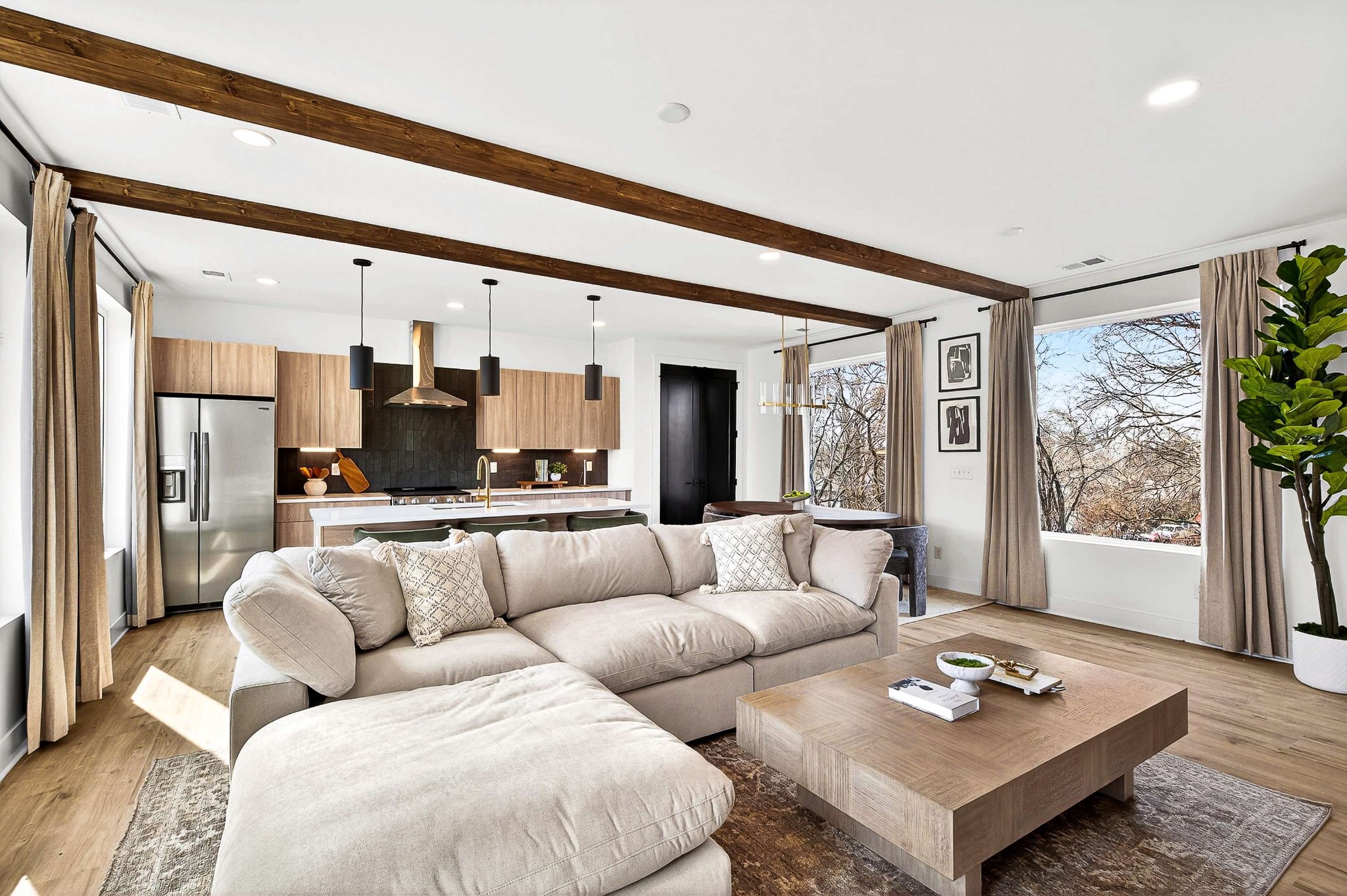 314 E Trinity Ln Unit: 2