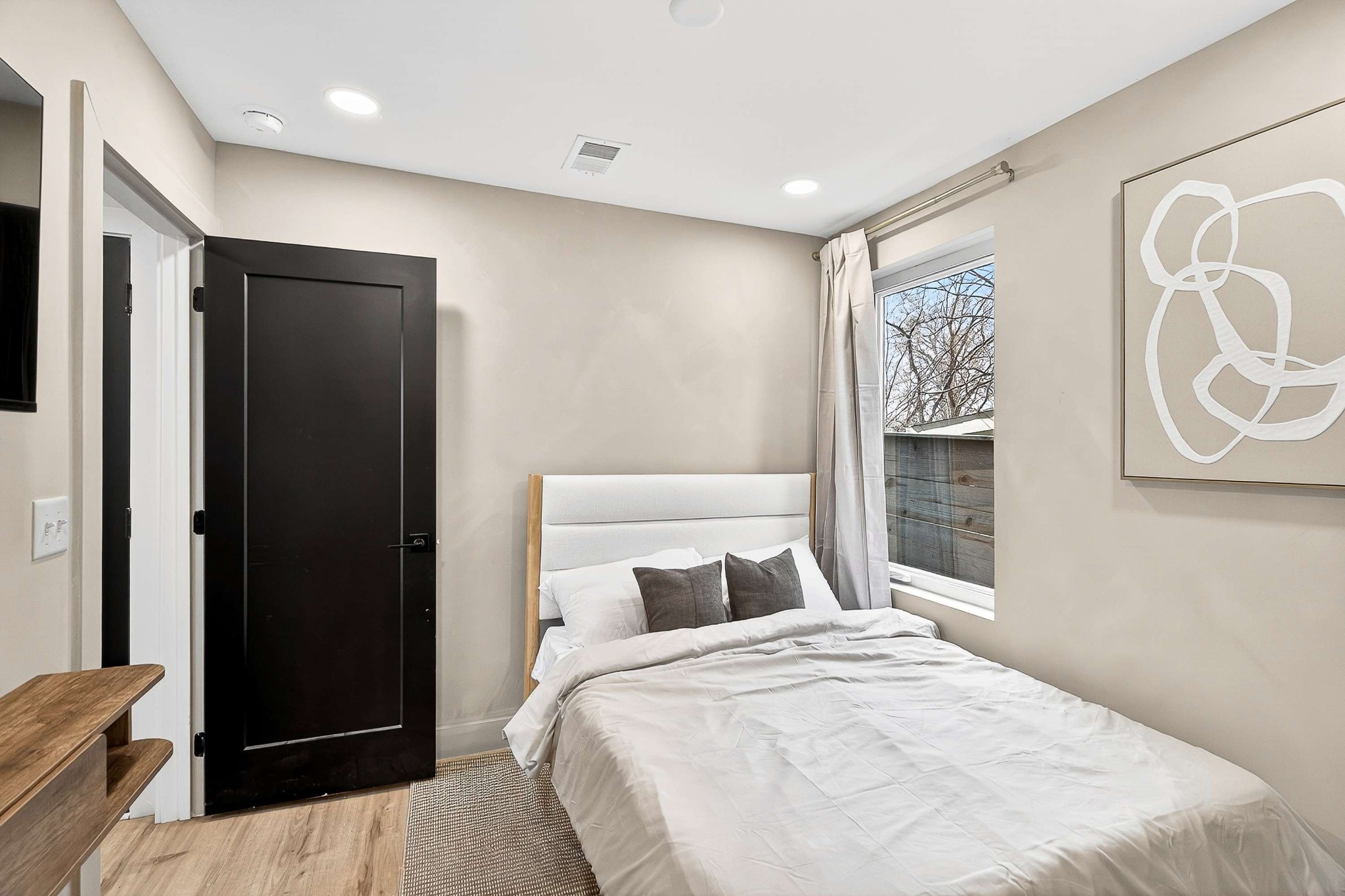 314 E Trinity Ln Unit: 2