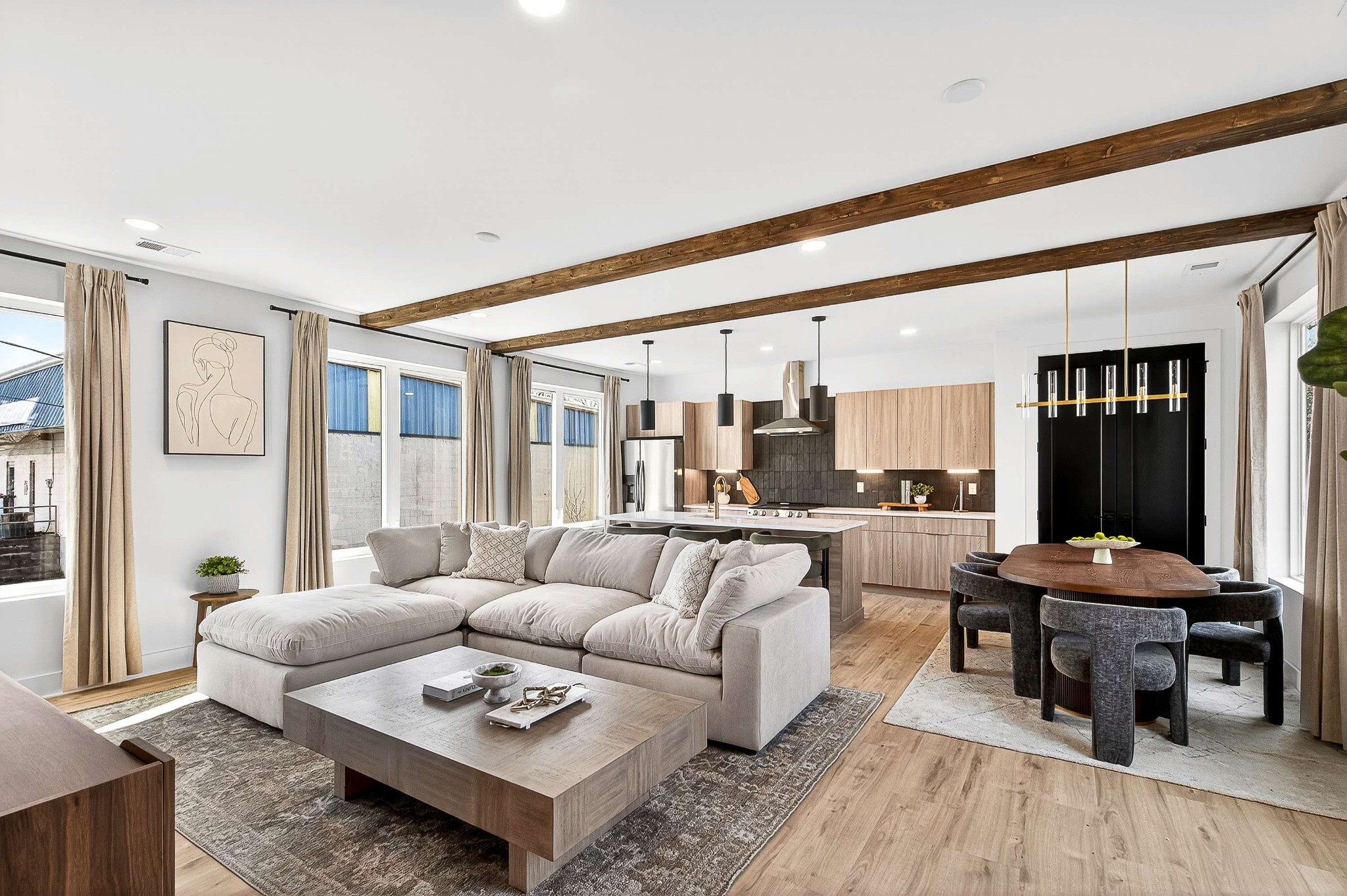 314 E Trinity Ln Unit: 2