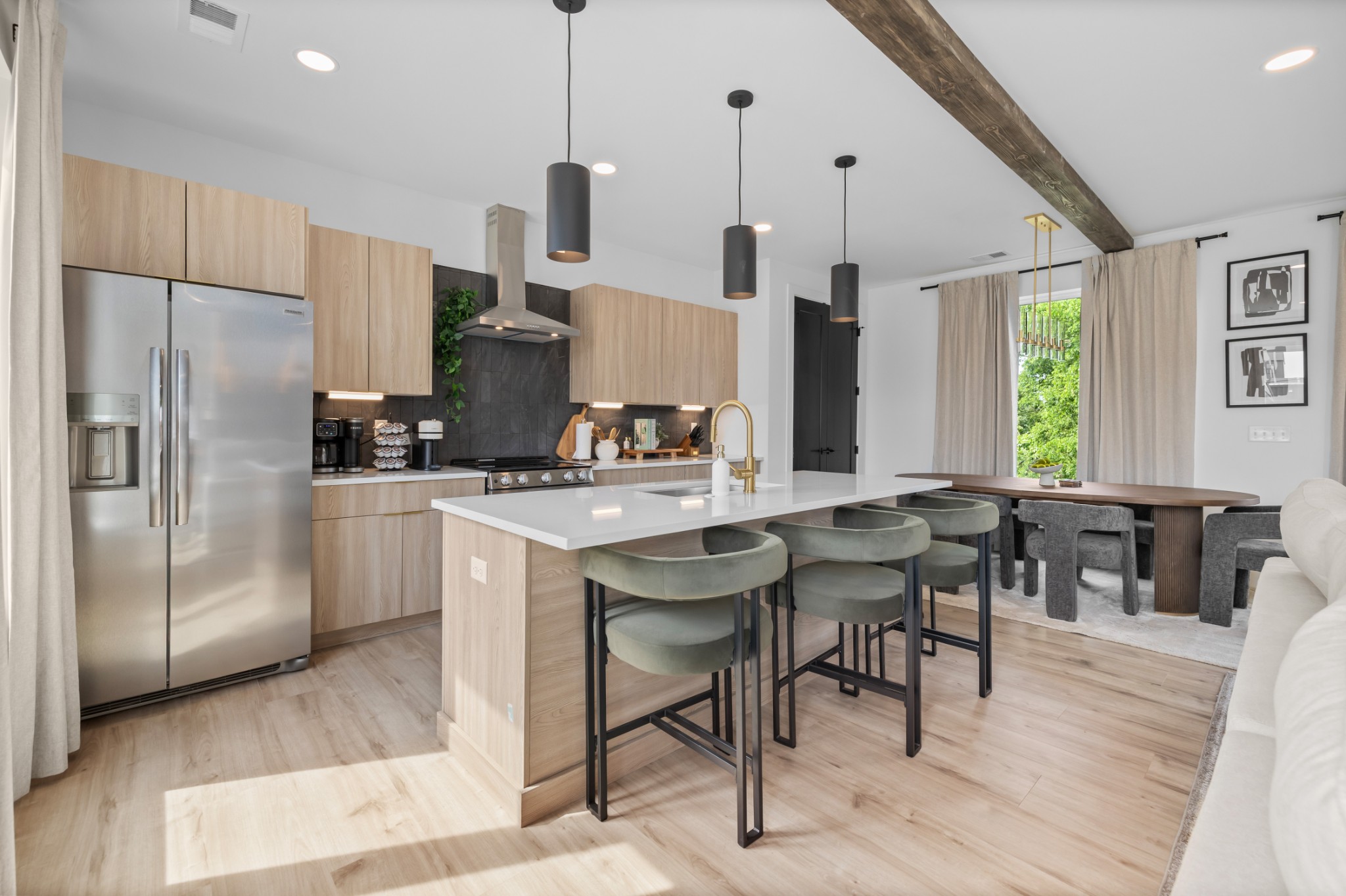 314 E Trinity Ln Unit: 2