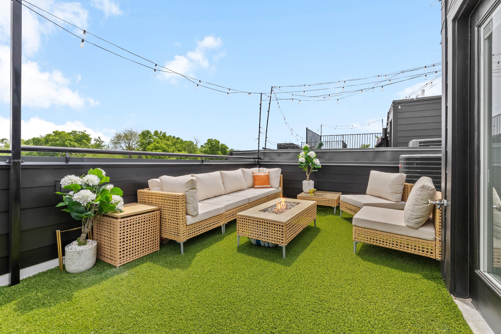 314 E Trinity Ln Unit: 2