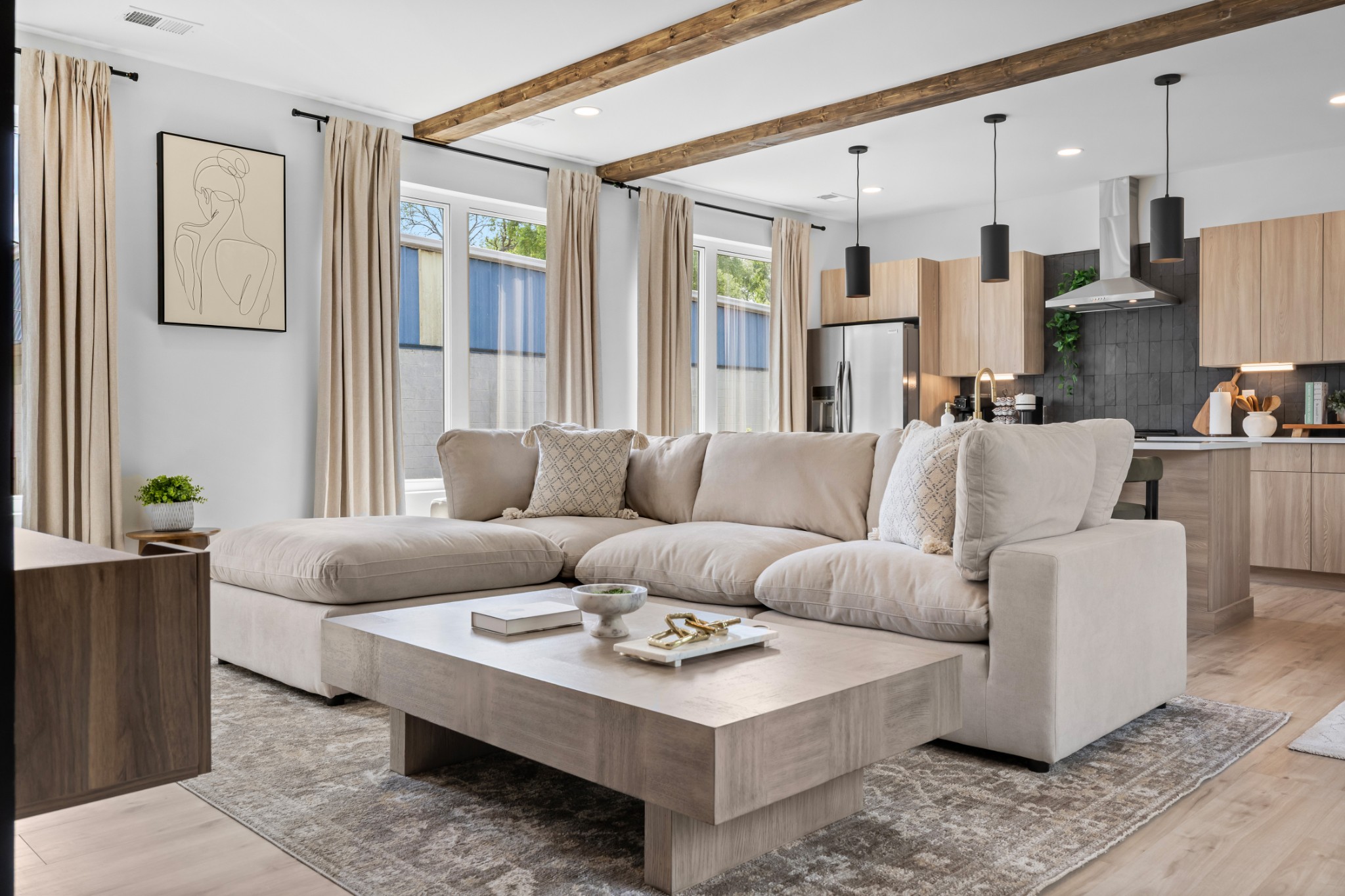 314 E Trinity Ln Unit: 2