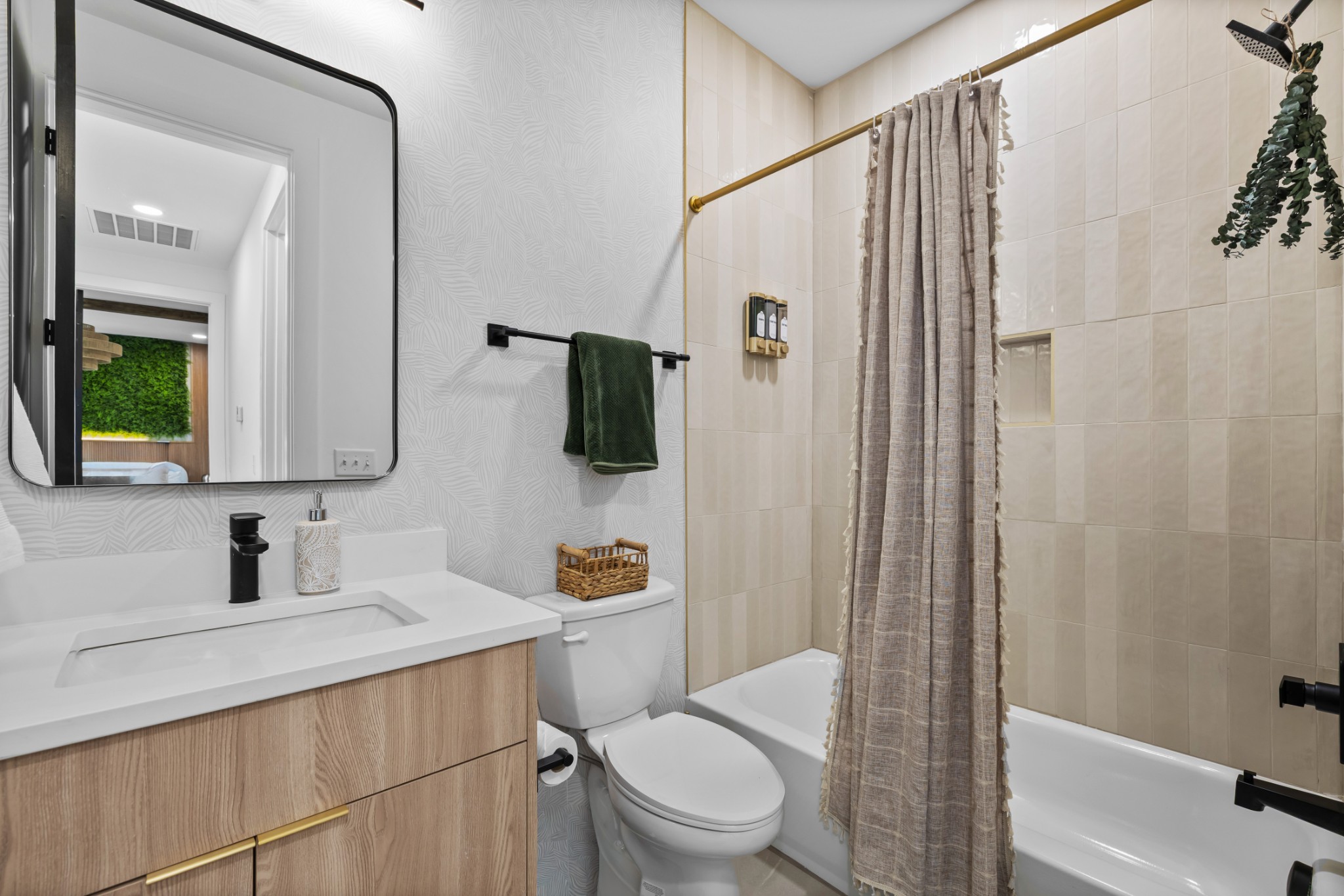 314 E Trinity Ln Unit: 2