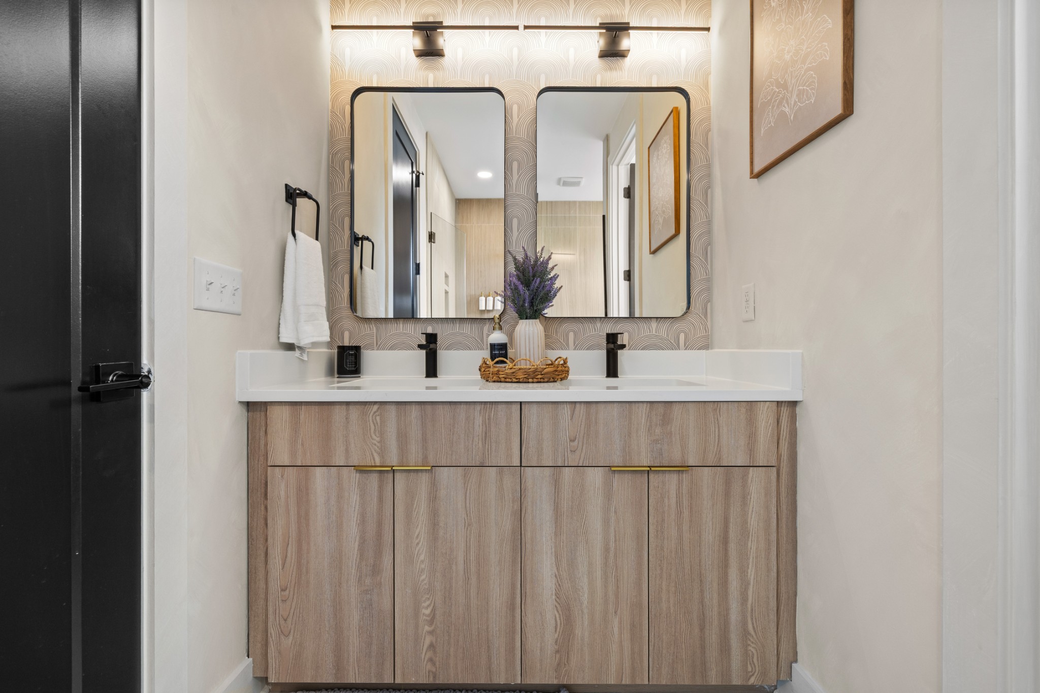 314 E Trinity Ln Unit: 2