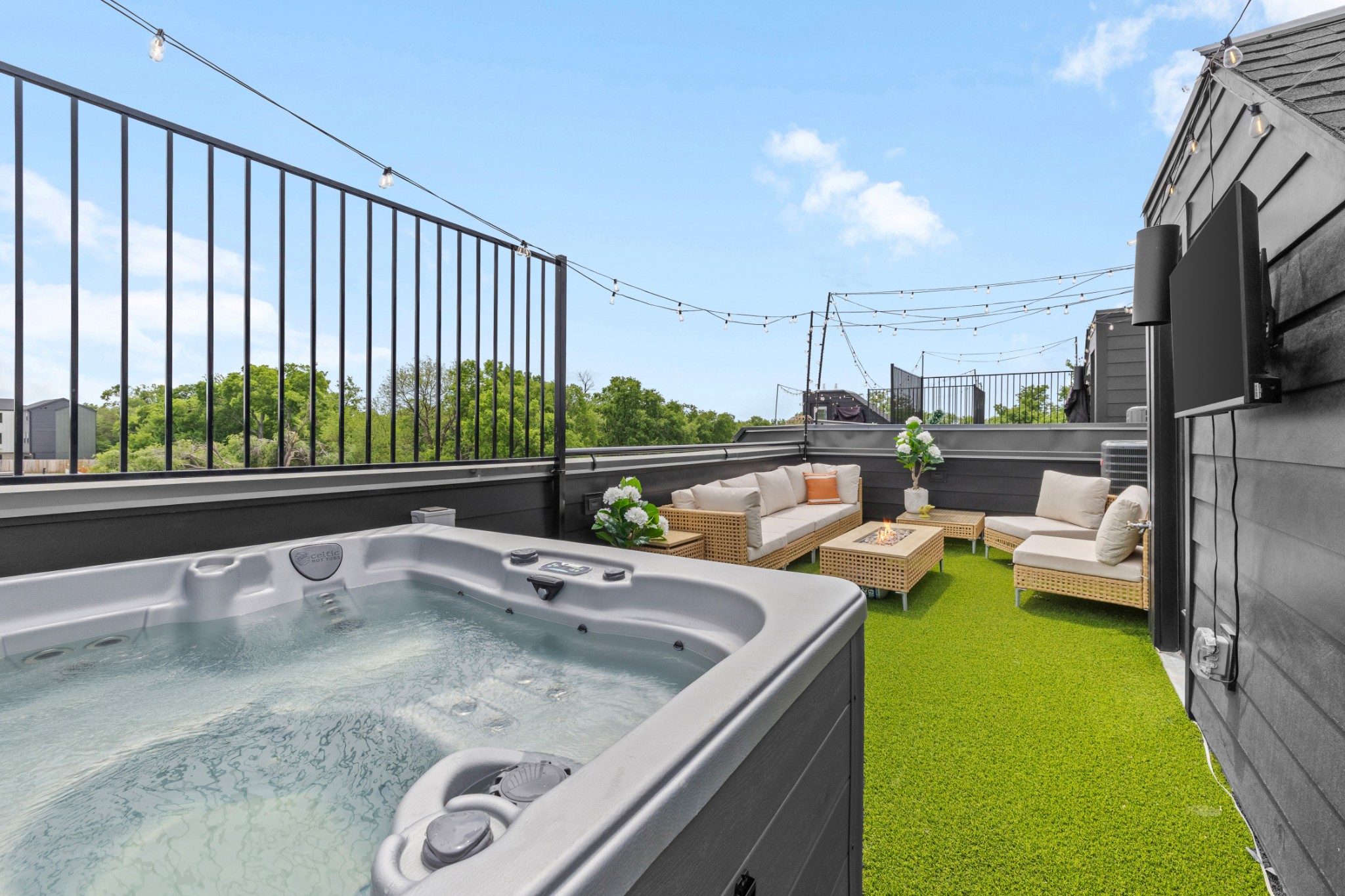 314 E Trinity Ln Unit: 2