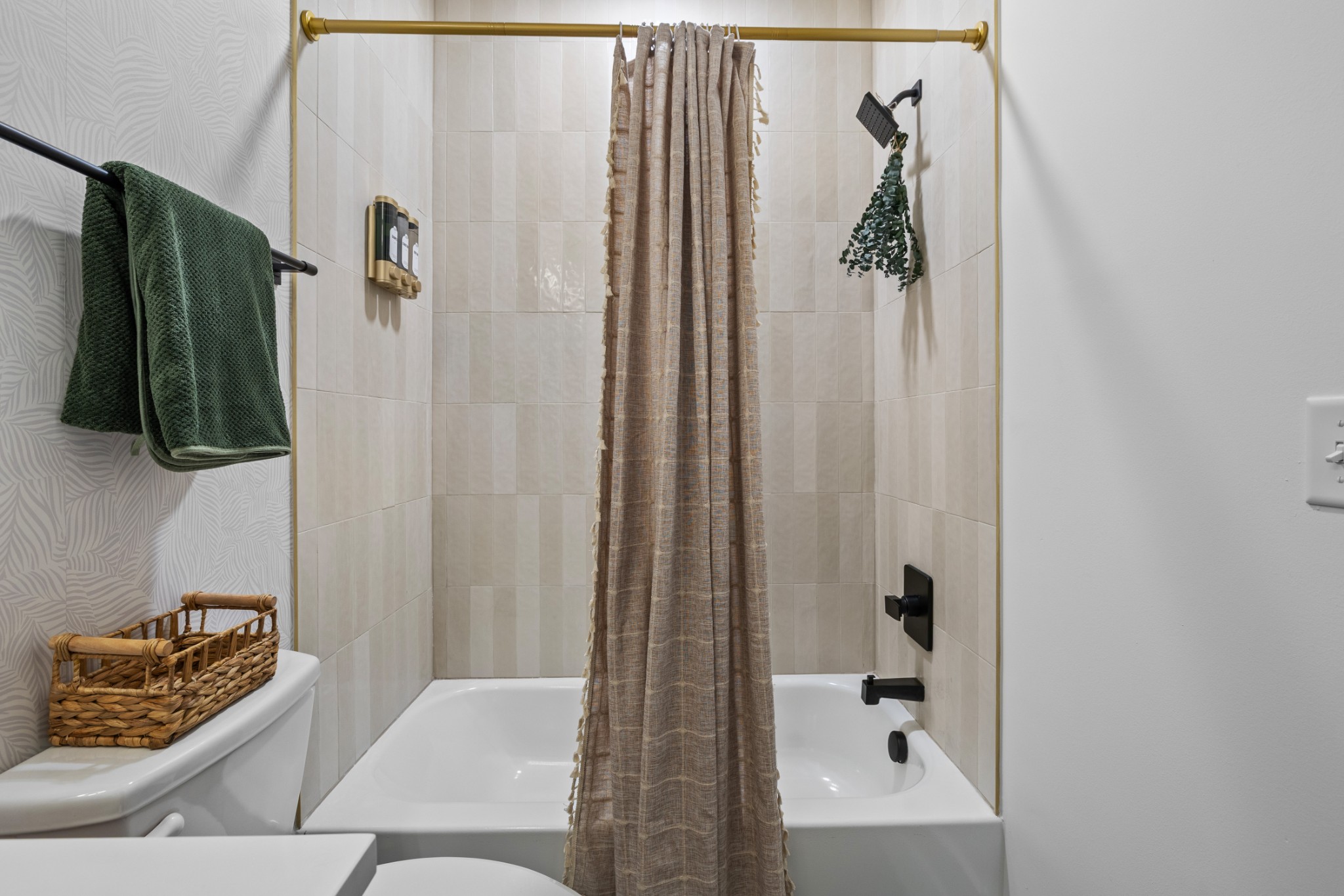 314 E Trinity Ln Unit: 2