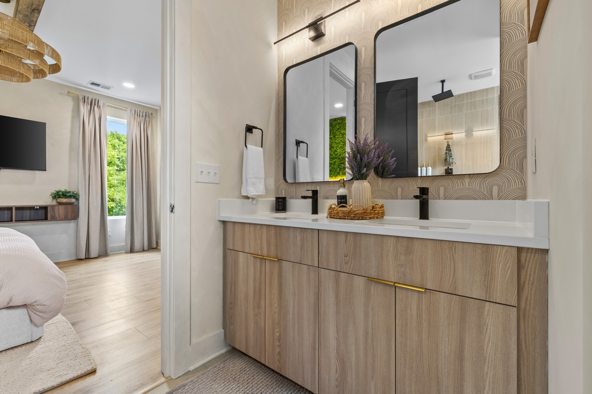 314 E Trinity Ln Unit: 2