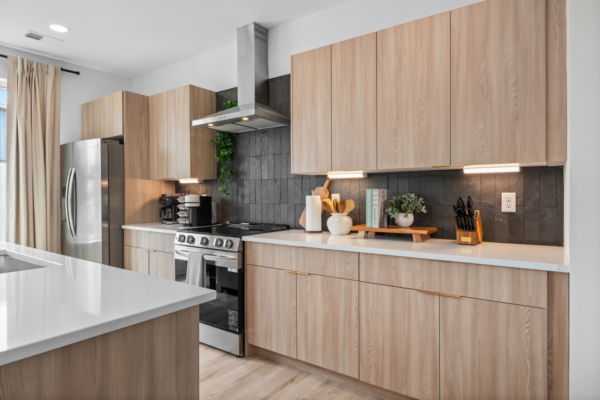 314 E Trinity Ln Unit: 2