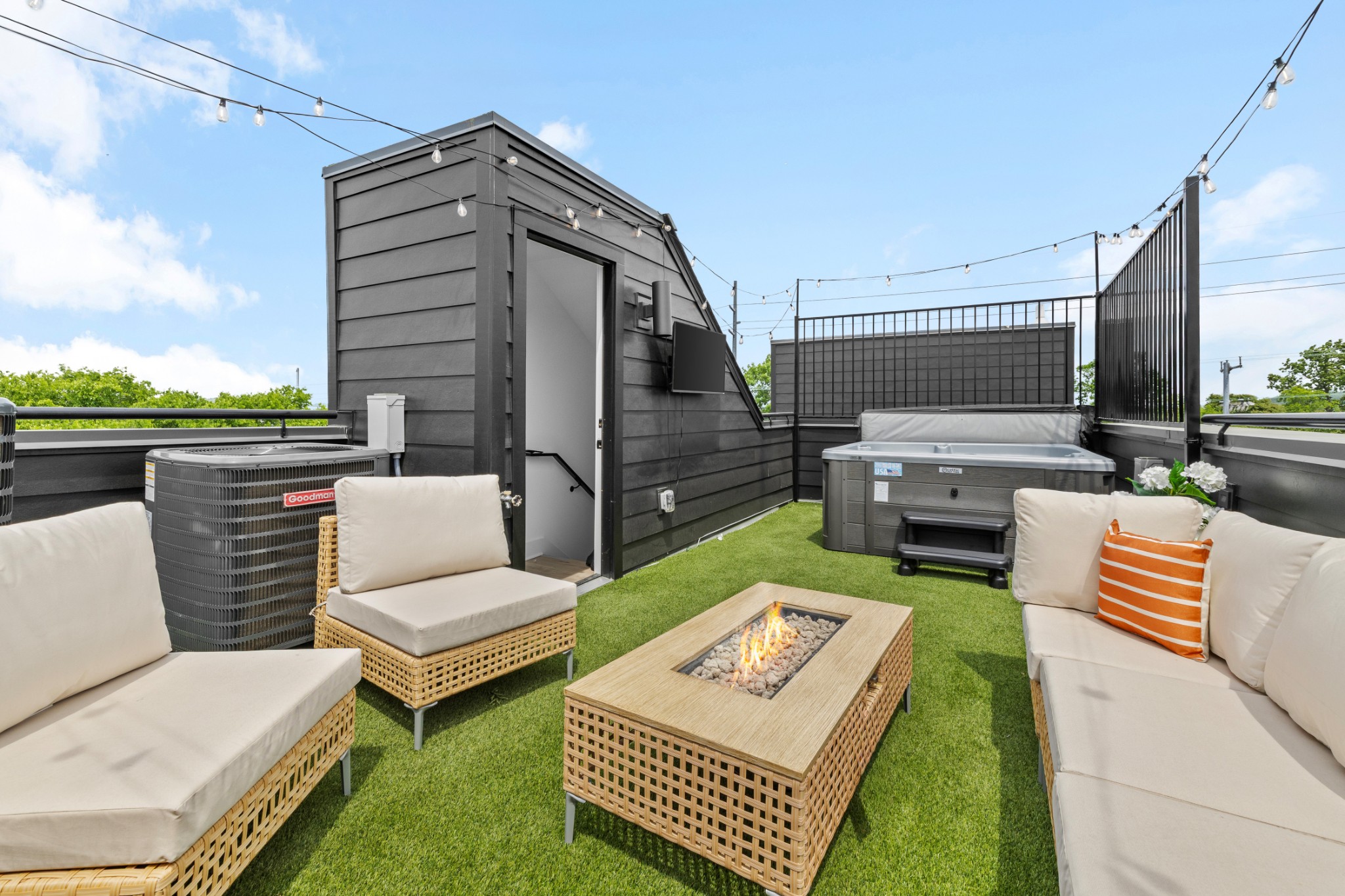314 E Trinity Ln Unit: 2