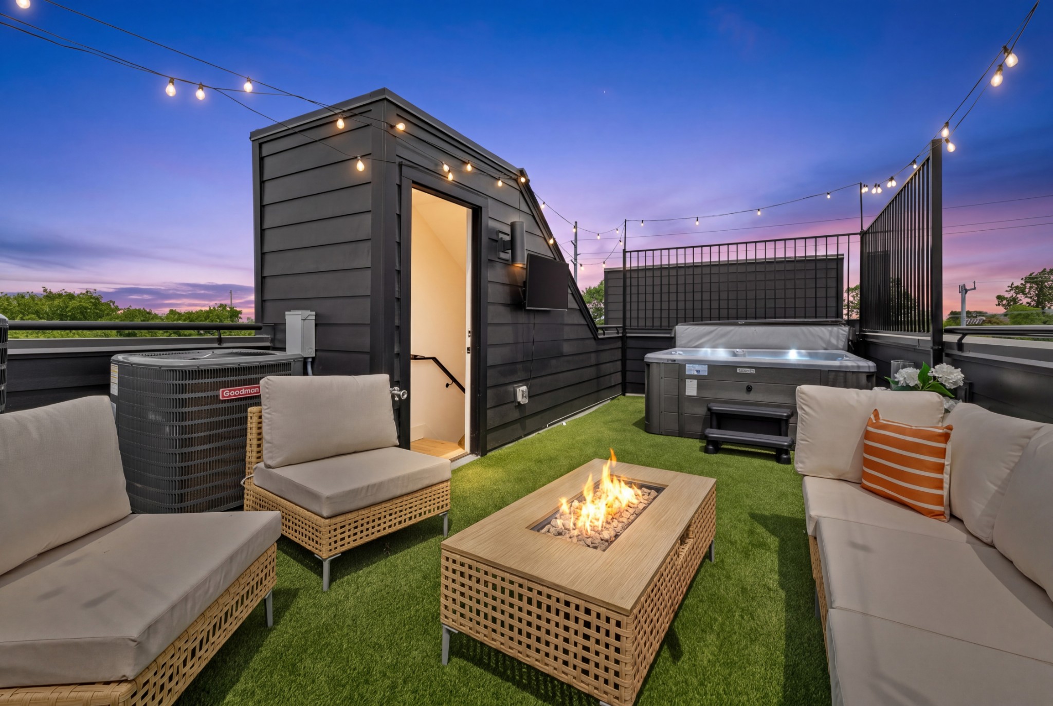 314 E Trinity Ln Unit: 2