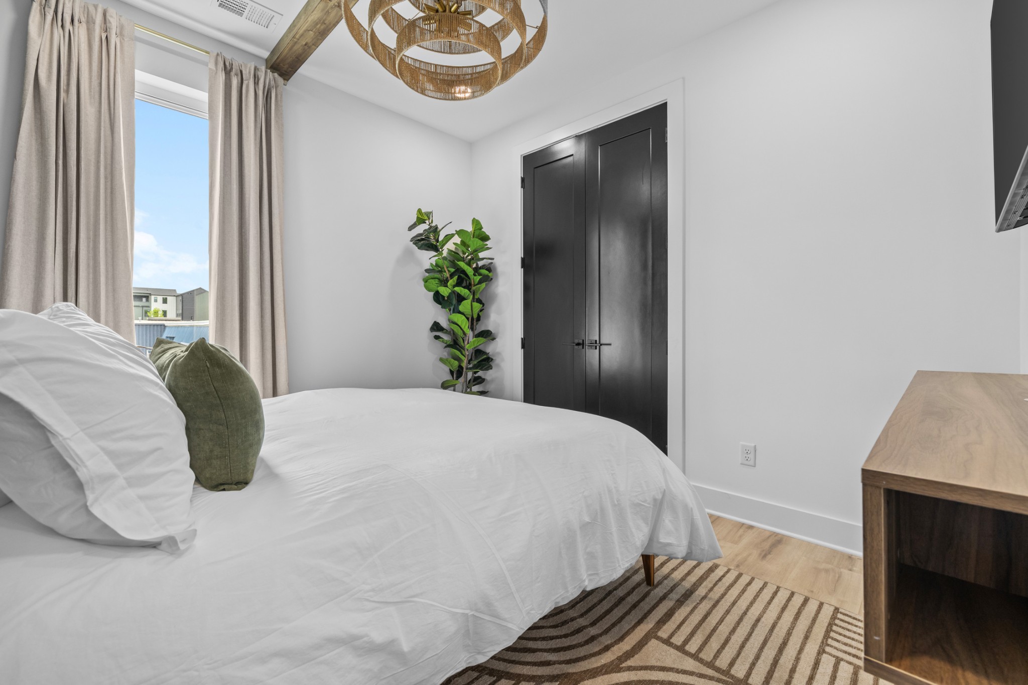 314 E Trinity Ln Unit: 2