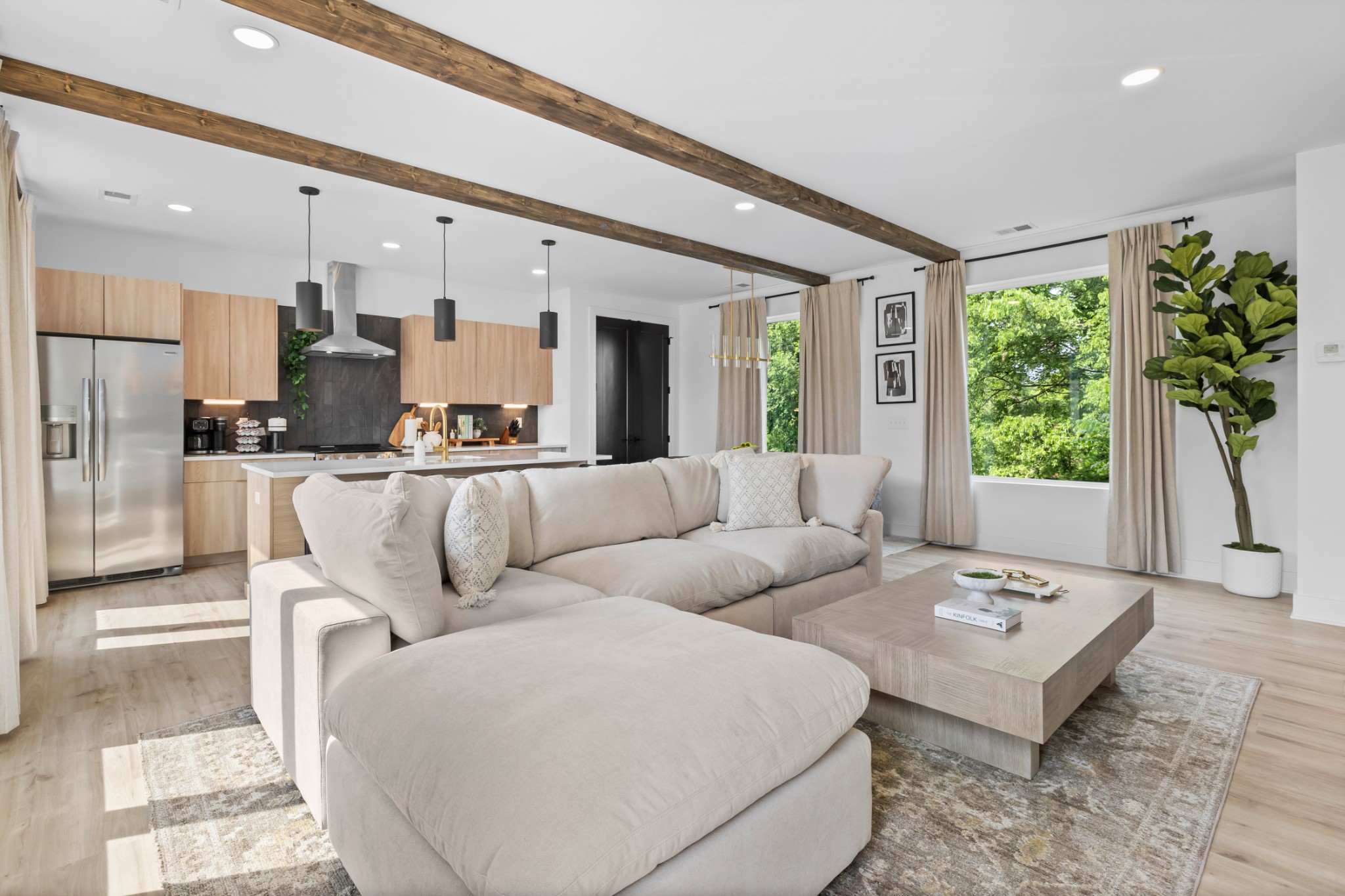 314 E Trinity Ln Unit: 2